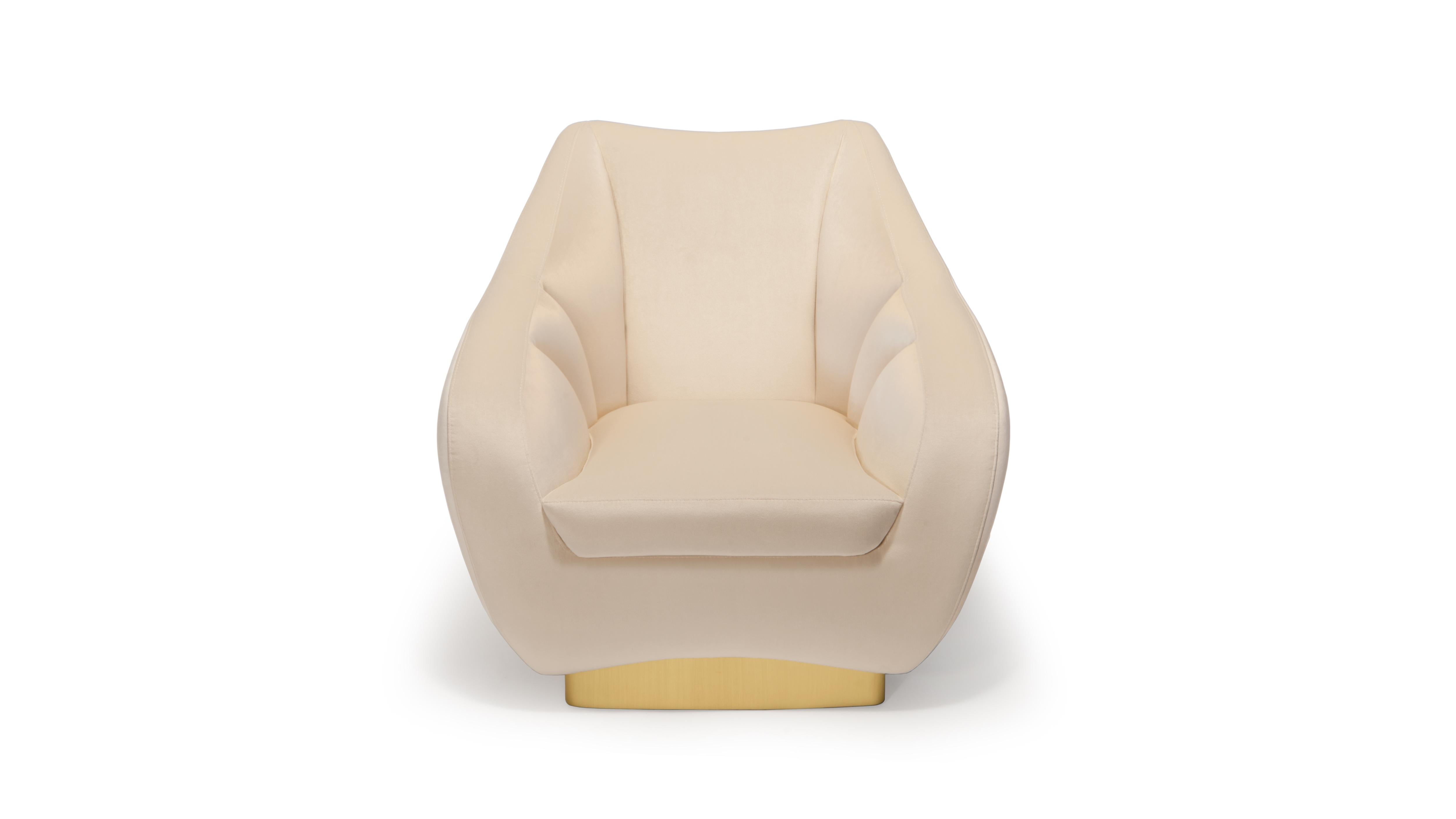 Figueroa Armchair by InsidherLand
Dimensions: D 90 x W 90 x H 90 cm.
Materials: Brushed brass, InsidherLand Bright Velvet Ref. Ivory fabric.
30 kg.
Available in different fabrics.

Located in the sunny California on the south-west of the United