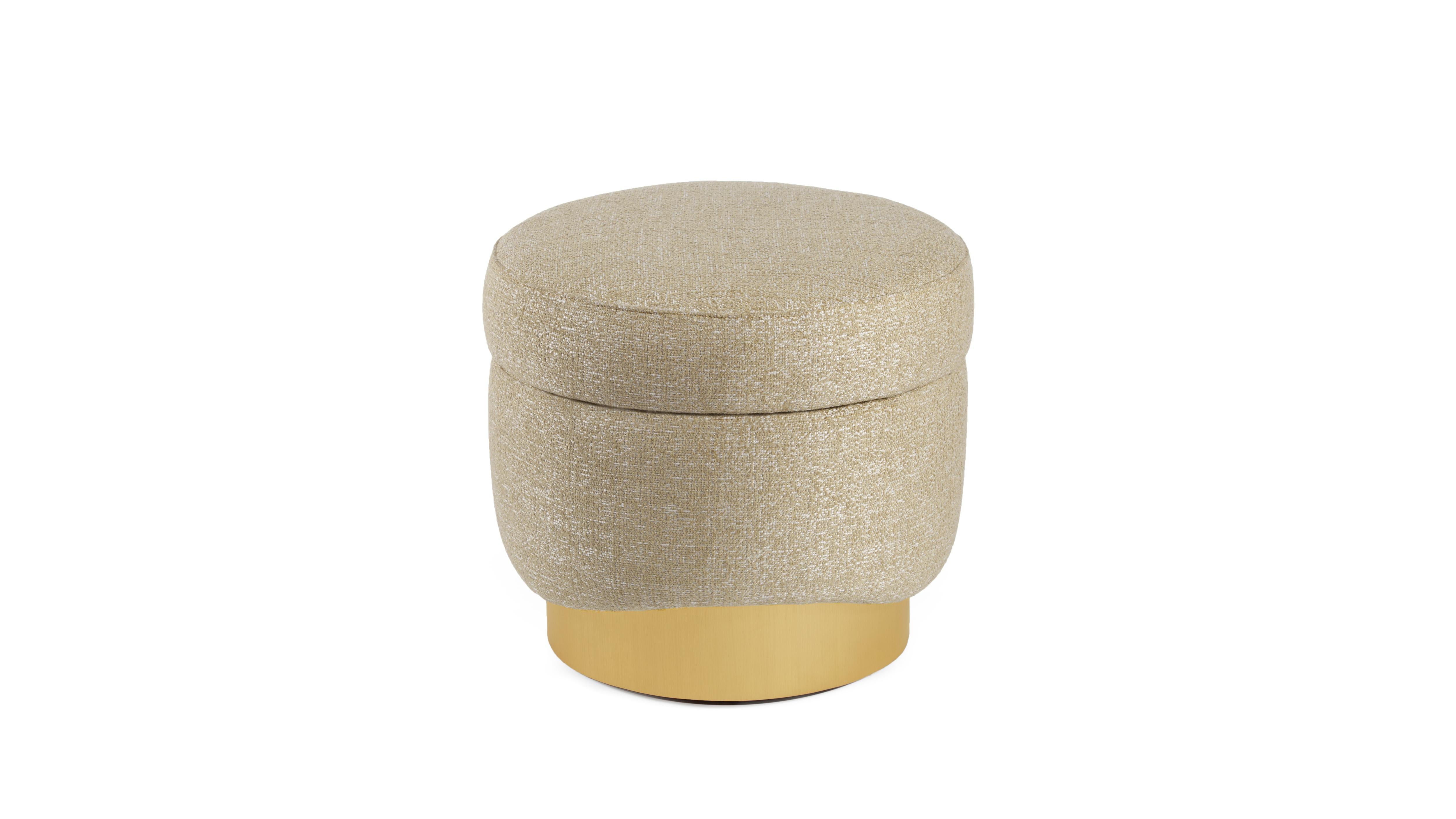 Figueroa Stool by InsidherLand
Dimensions: D 49 x W 49 x H 43 cm.
Materials: Brushed brass, InsidherLand Grainy I Ref. 1 fabric.
12 kg.
Available in different fabrics.

“Knowing Figueroa Mountain for so many years, I’ve always admired it as an
