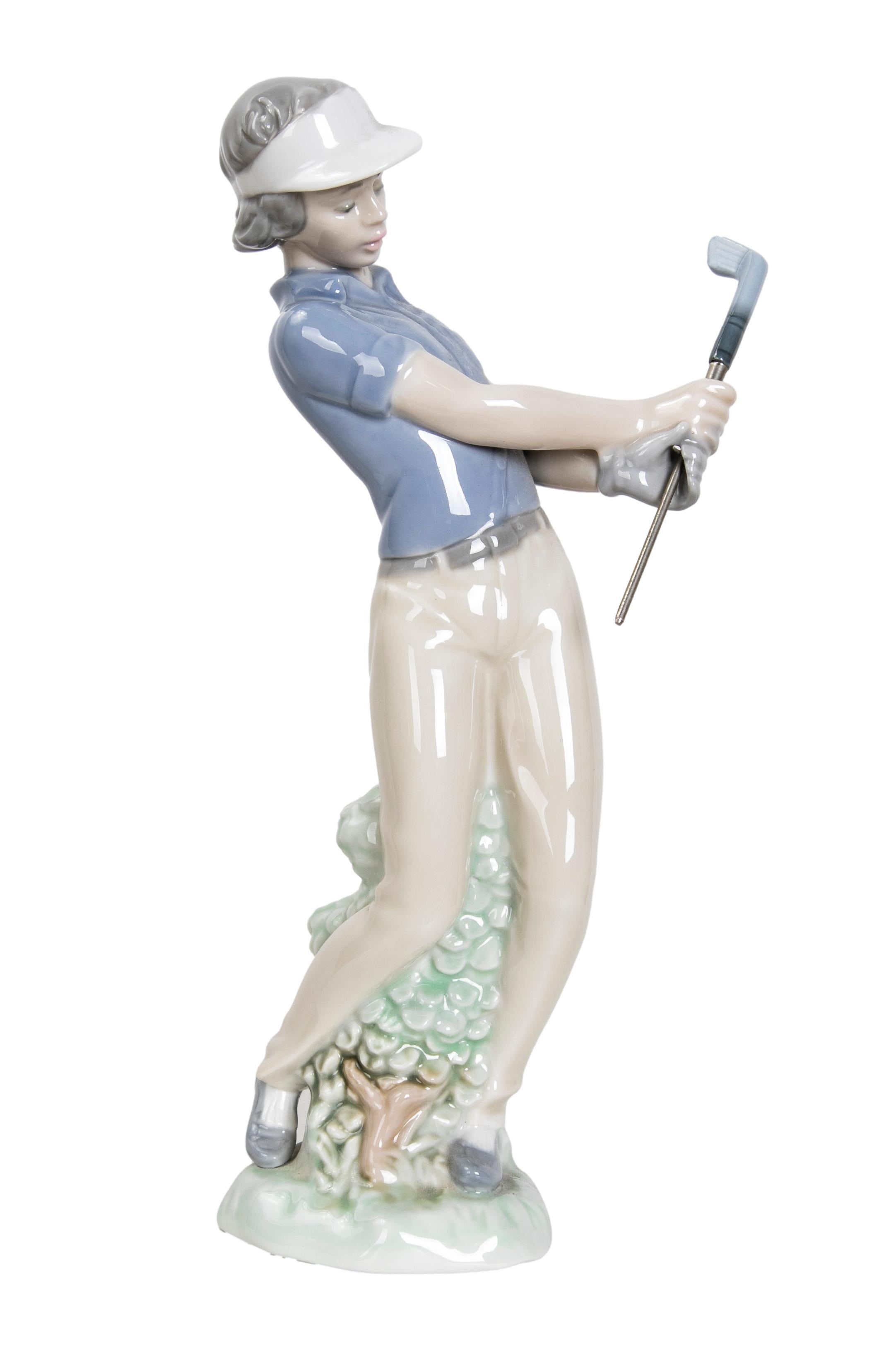 Spanish Figura de Porcelana de Jugador de Golf, Firmada 1985, Lladro For Sale
