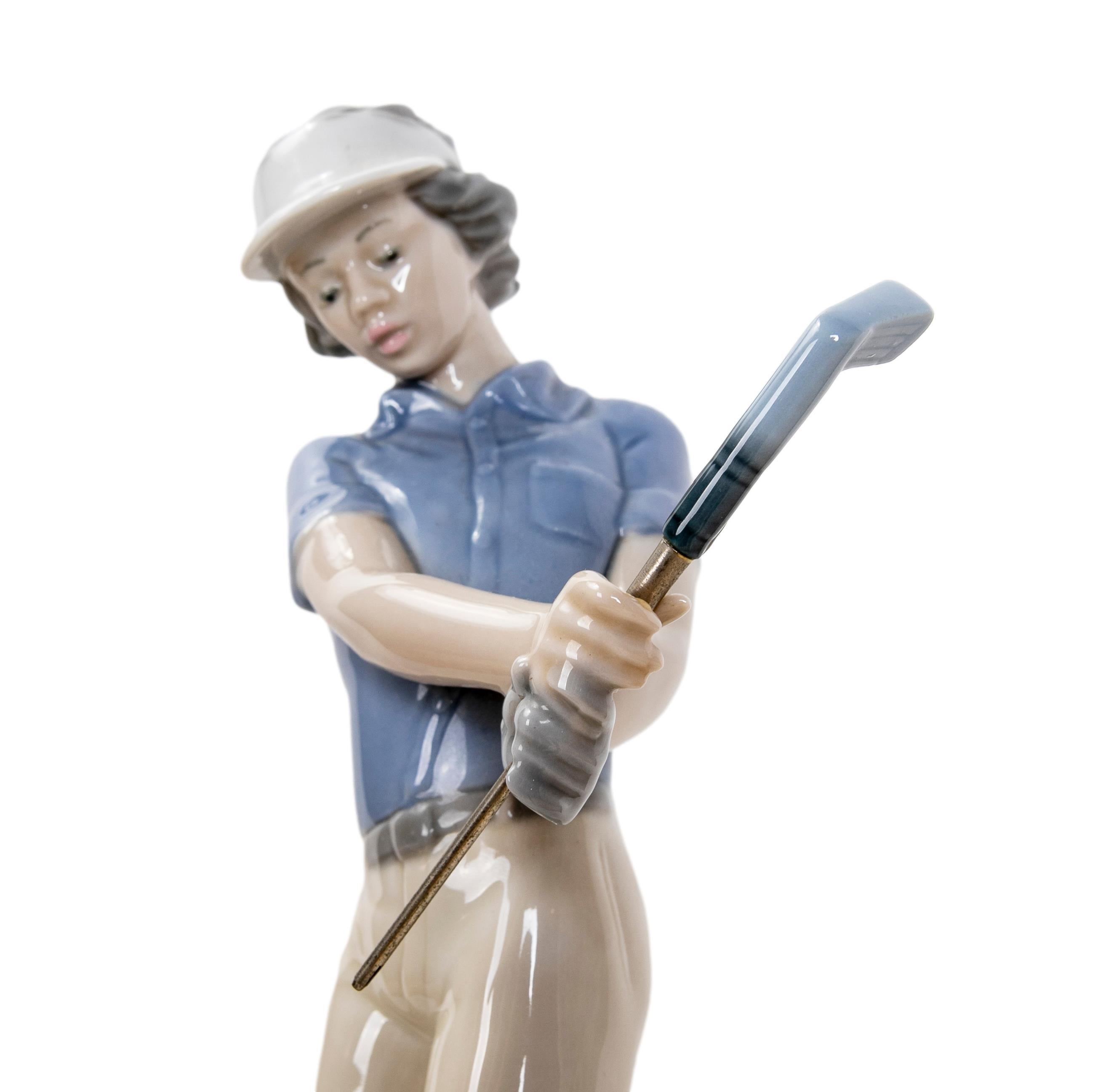 20th Century Figura de Porcelana de Jugador de Golf, Firmada 1985, Lladro For Sale