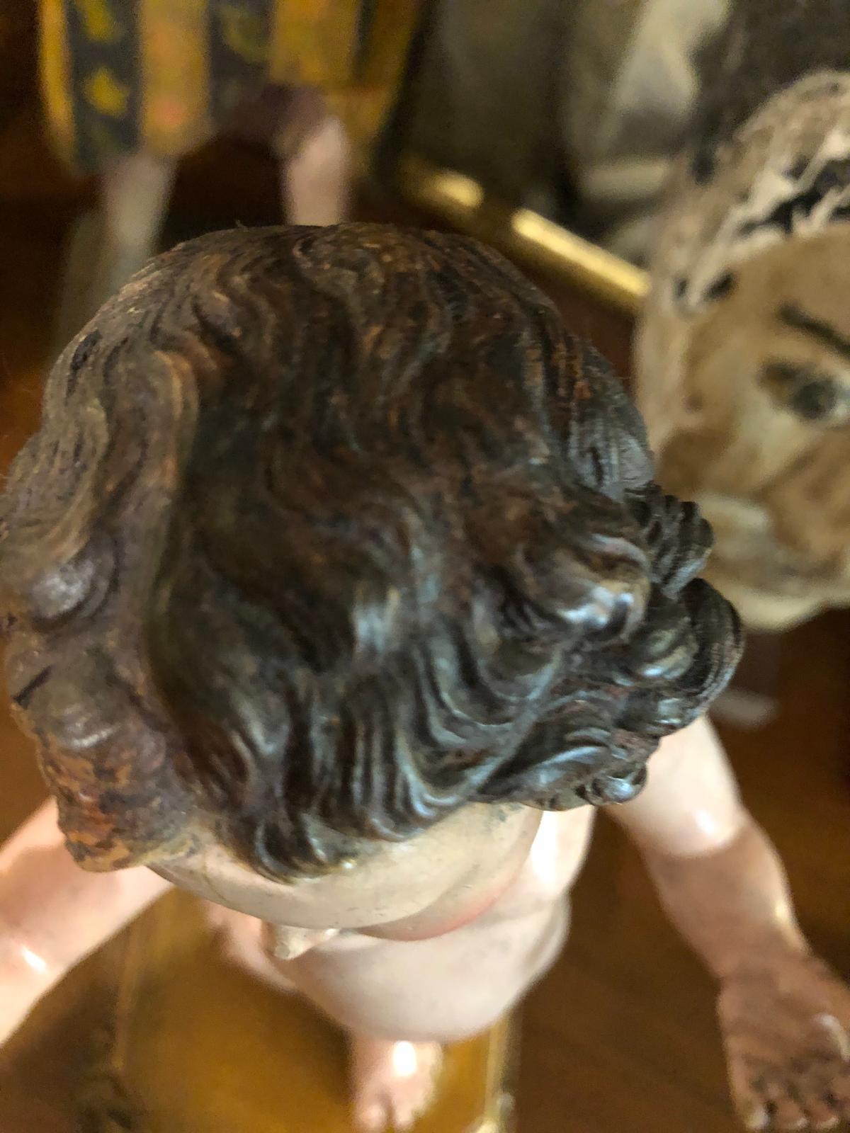 Figura di Gesù Bambino in terracotta del XVIII secolo Arte Sacra Devozionale Italiana In condizioni buone in vendita a Milano, MI