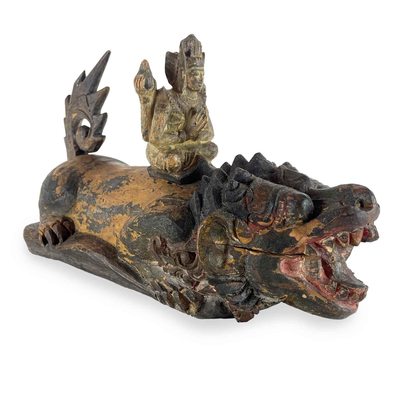 Figura de león con Buda Escultura asiática del siglo XIX tallada a mano Southeast Asian en venta