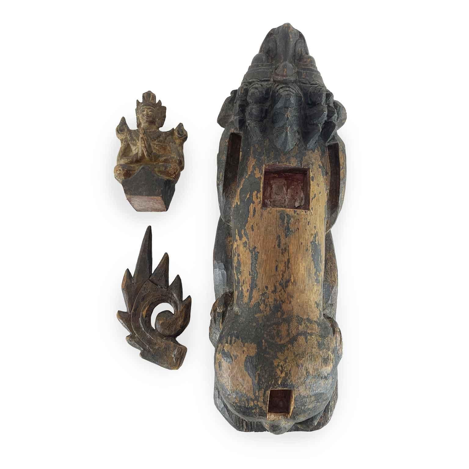Figura de león con Buda Escultura asiática del siglo XIX tallada a mano Tallado a mano en venta
