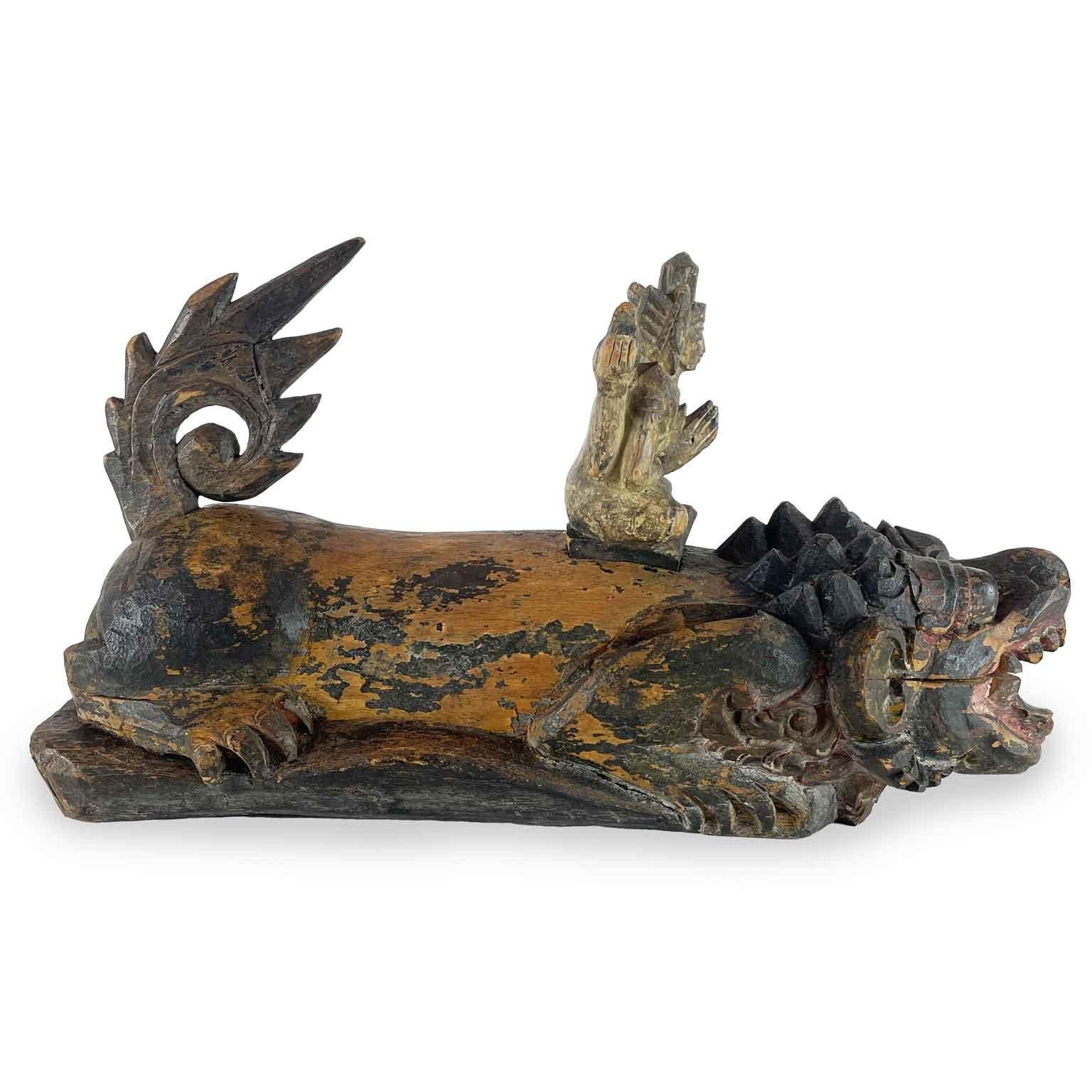 Figura de león con Buda Escultura asiática del siglo XIX tallada a mano Madera en venta