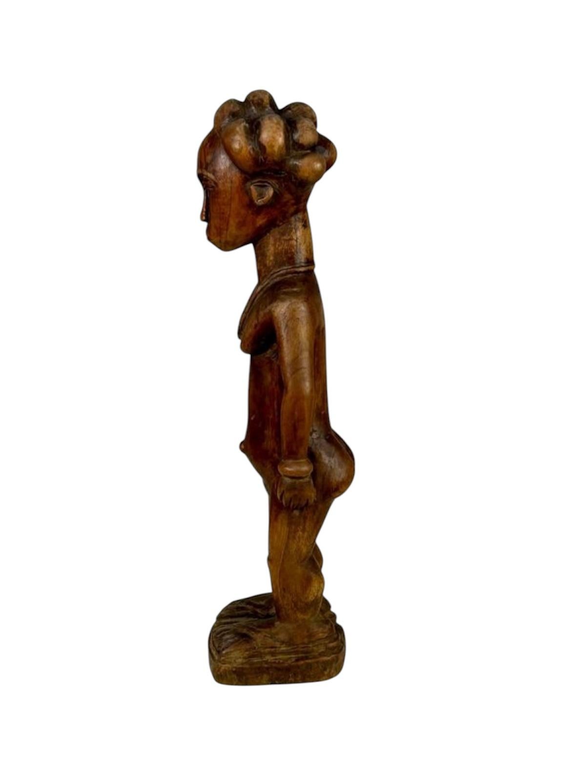 Senegalese Figura tribal africana Baule For Sale