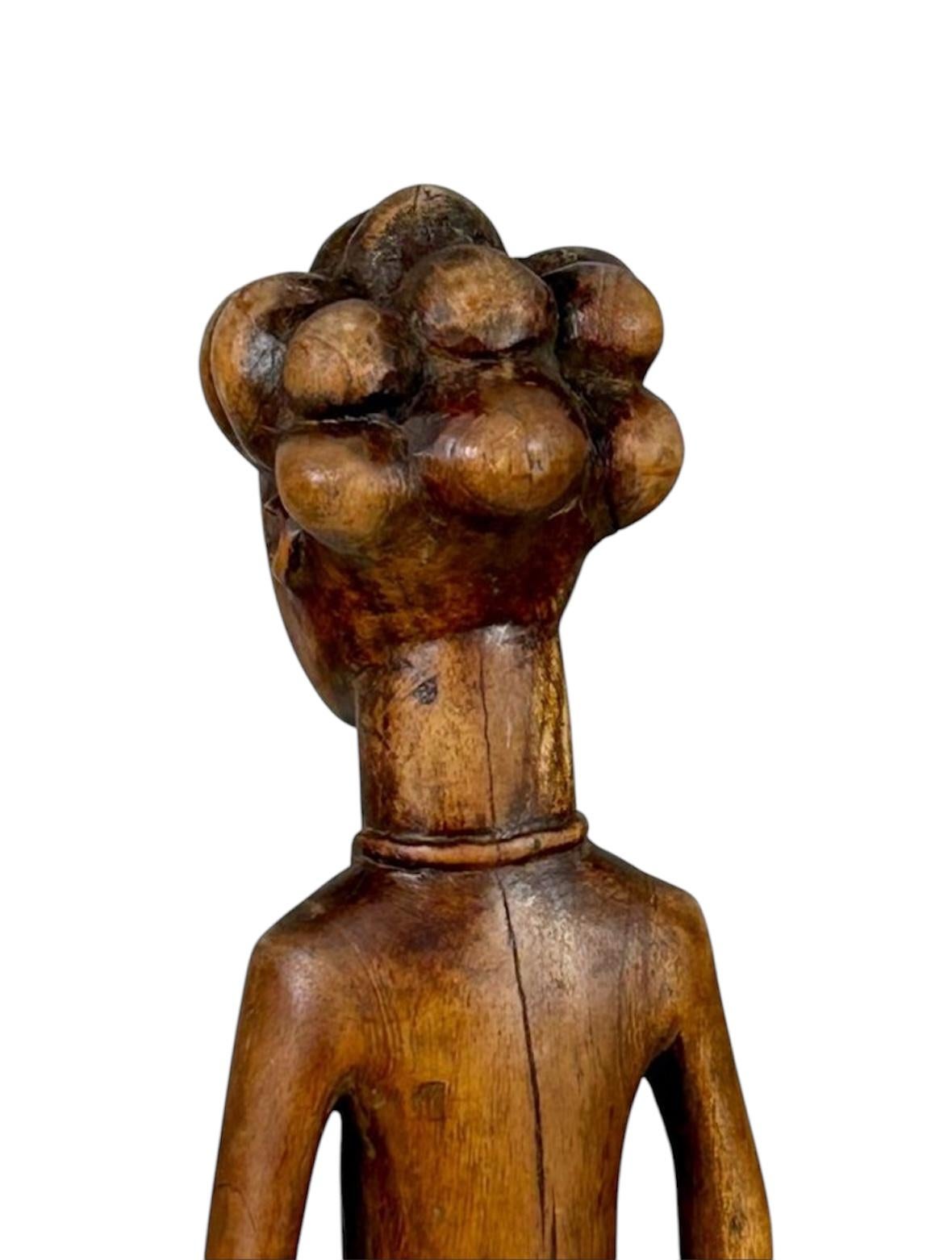 Wood Figura tribal africana Baule For Sale