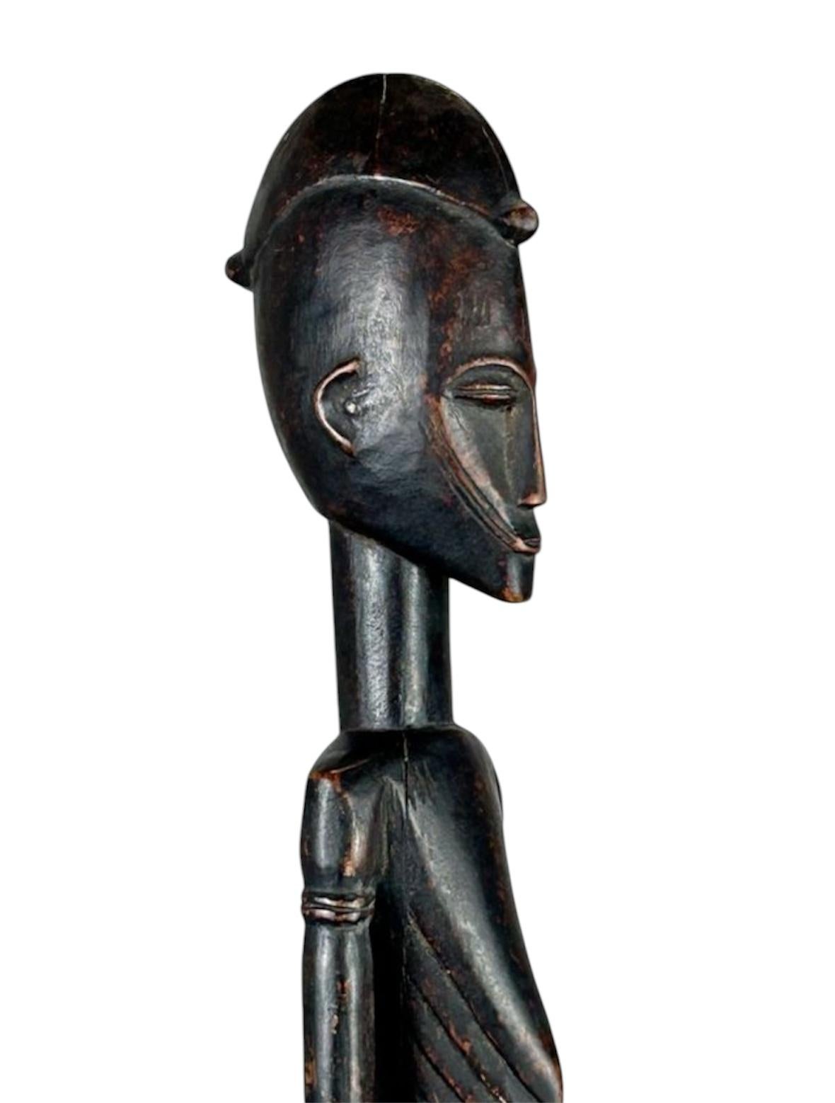 Wood Figura Tribal Cenefo For Sale