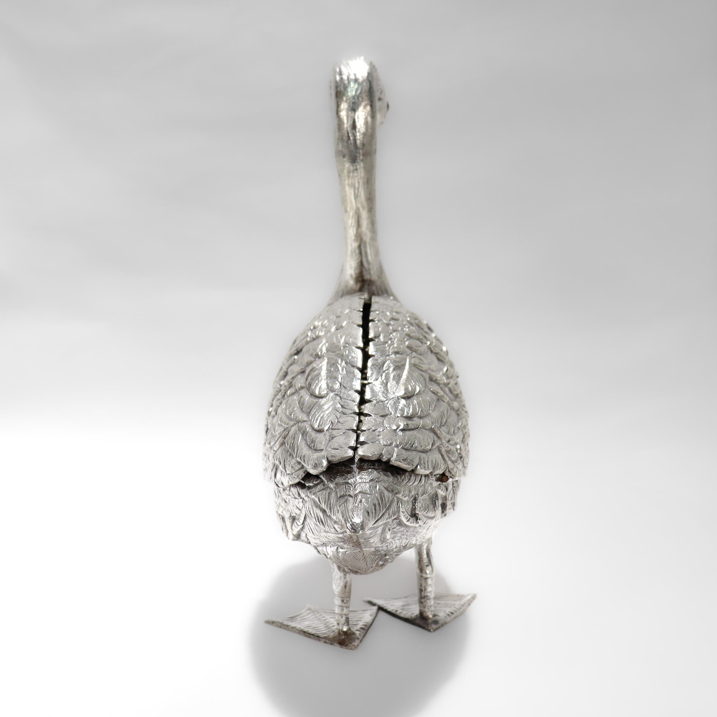 Figuraler Alpaka 'Silver' Swan Blumenhalter oder Tafelaufsatz für den Tisch (20. Jahrhundert) im Angebot
