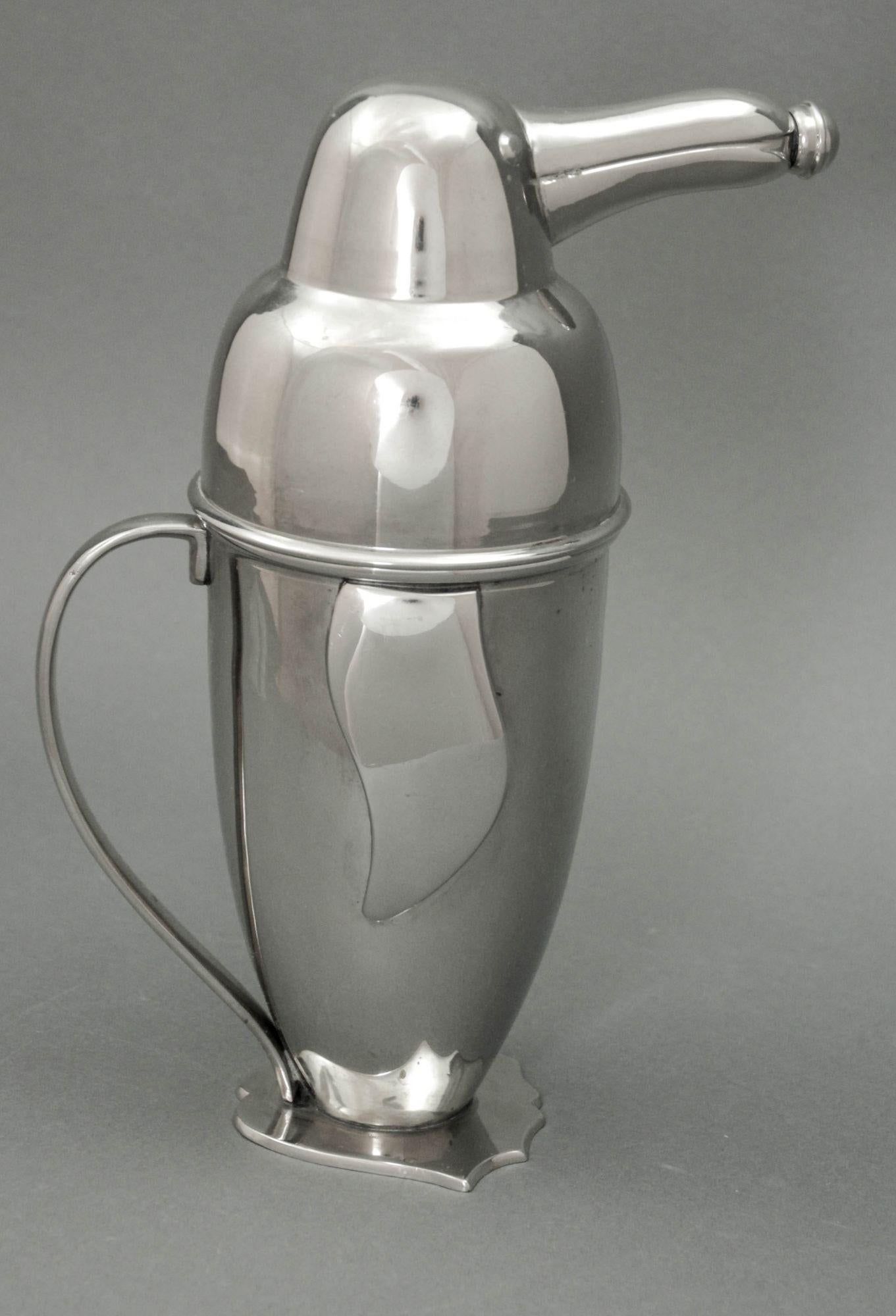 Late 20th century Figural Art Deco Stainless Steel Penguin Cocktail Shaker.
An Art Deco-Style Stainless Figural Cocktail Shaker, in the form of a penguin.
Stainless cocktail shaker in the form of a penguin, after the Napier Art Deco model, c.
