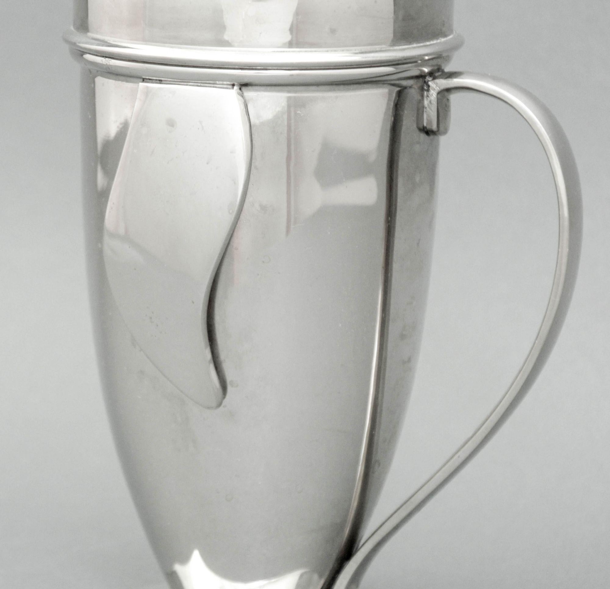 Figural Art Deco Style Chrome Penguin Cocktail Shaker 1980s In Good Condition In North Hollywood, CA