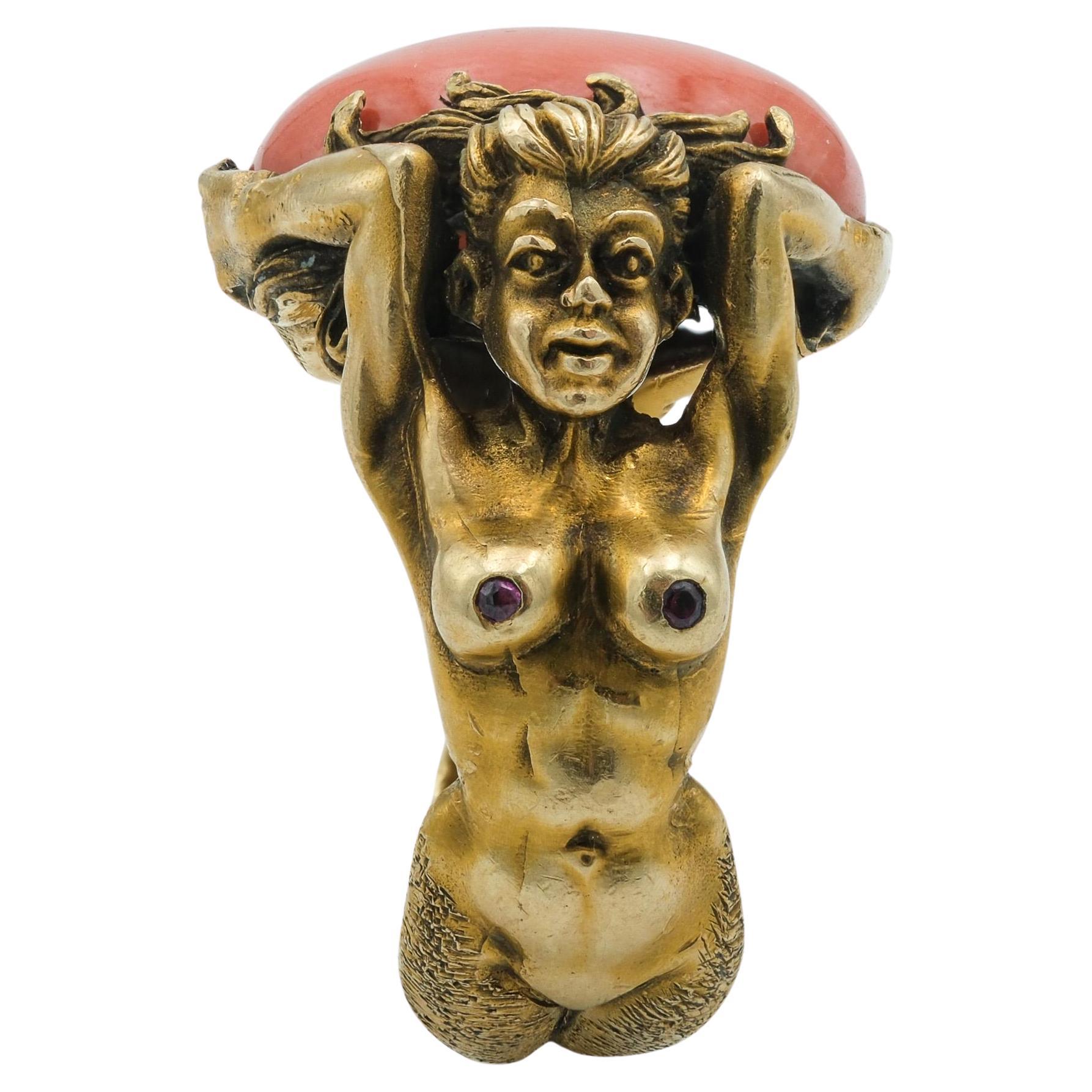 Bague sirène artisanale figurative avec corail et grenat 12,8 carats faite à la main en vente