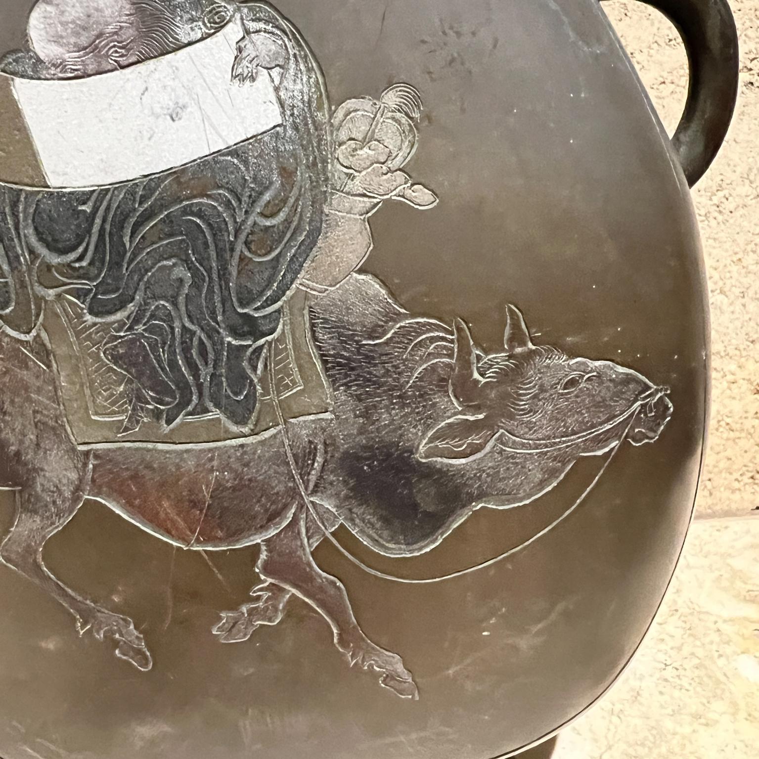 Vaso asiatico figurato in bronzo Arte bifacciale in vendita 6