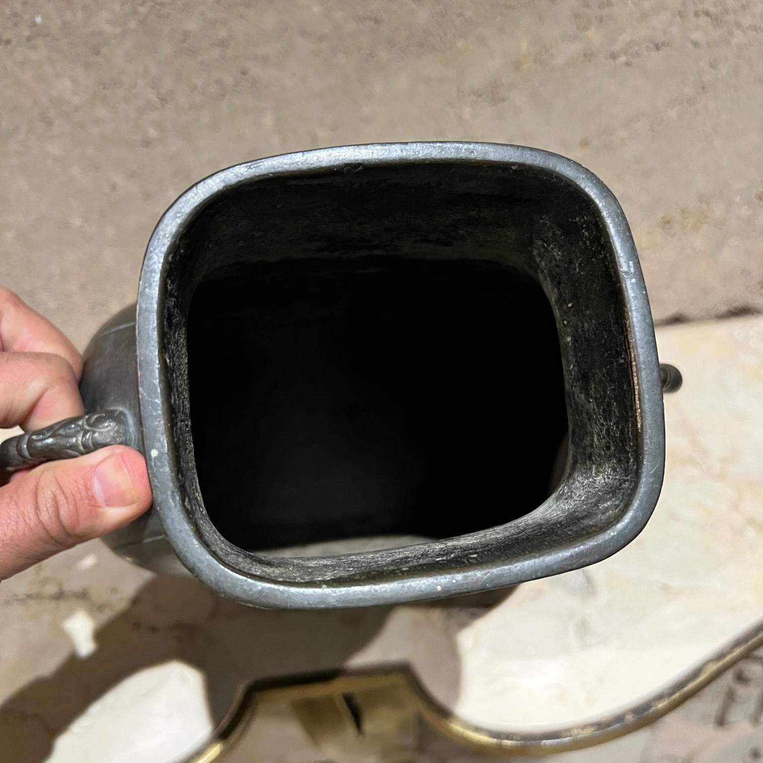 Vaso asiatico figurato in bronzo Arte bifacciale in vendita 7