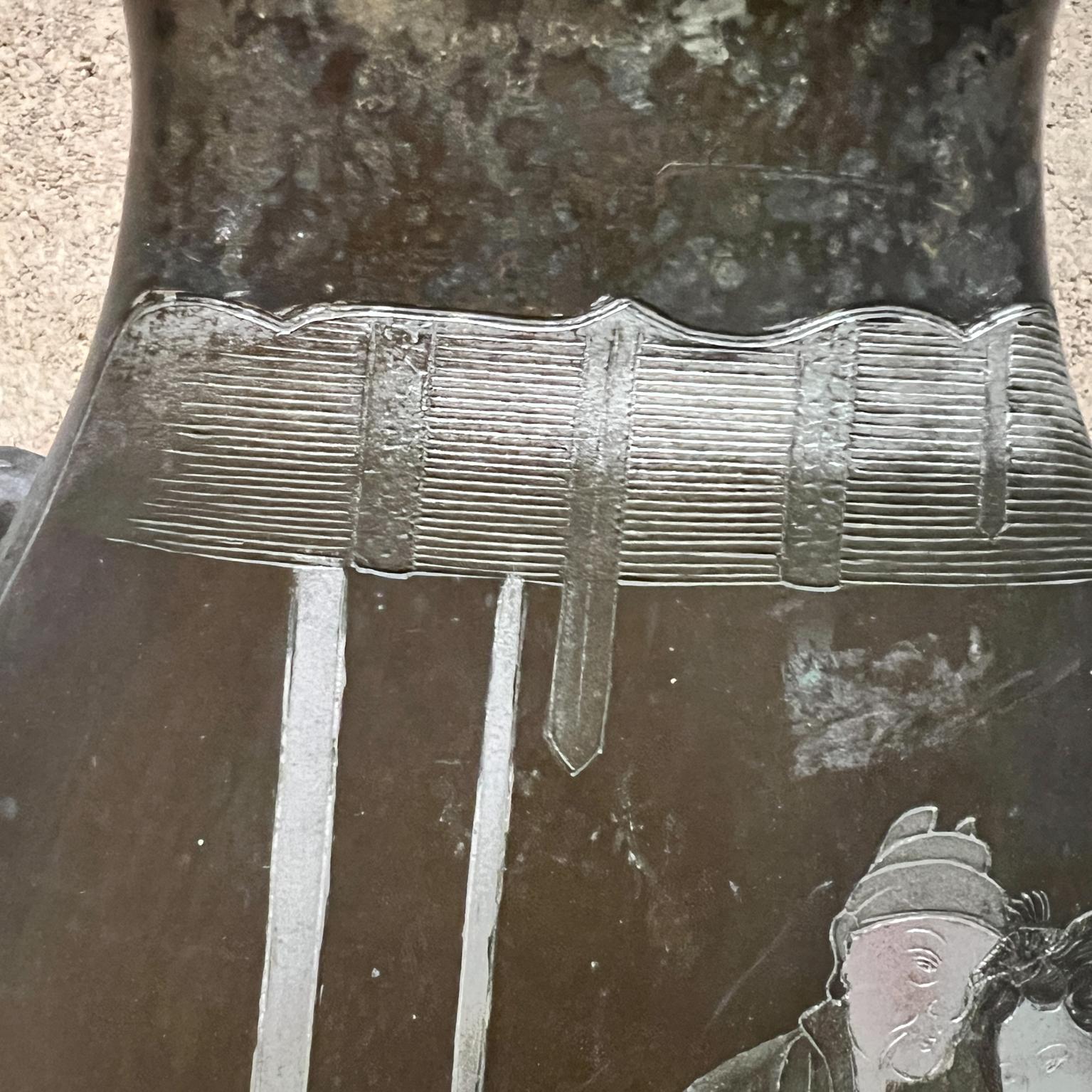 Vaso asiatico figurato in bronzo Arte bifacciale In condizioni buone in vendita a Chula Vista, CA