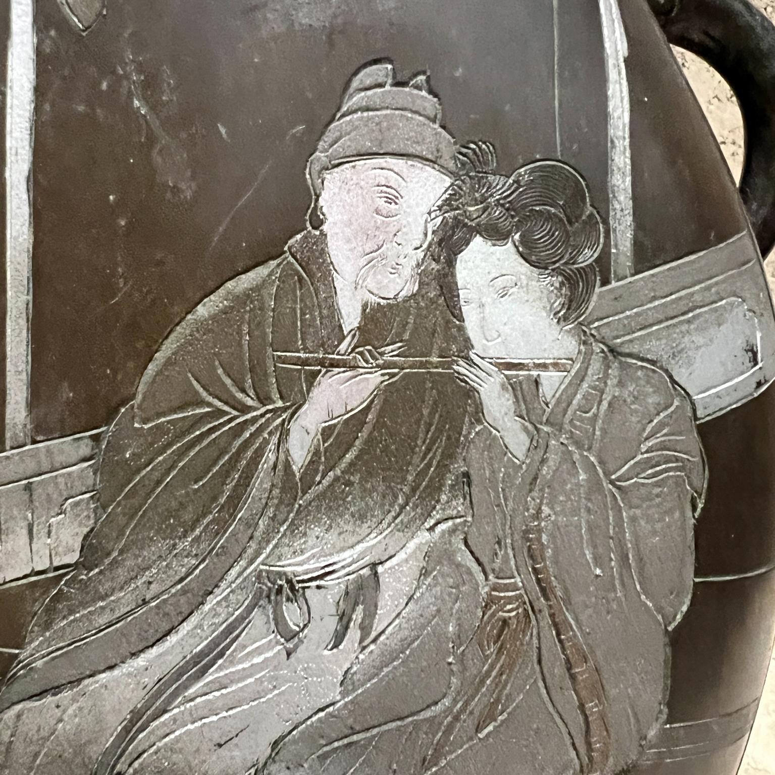 XX secolo Vaso asiatico figurato in bronzo Arte bifacciale in vendita