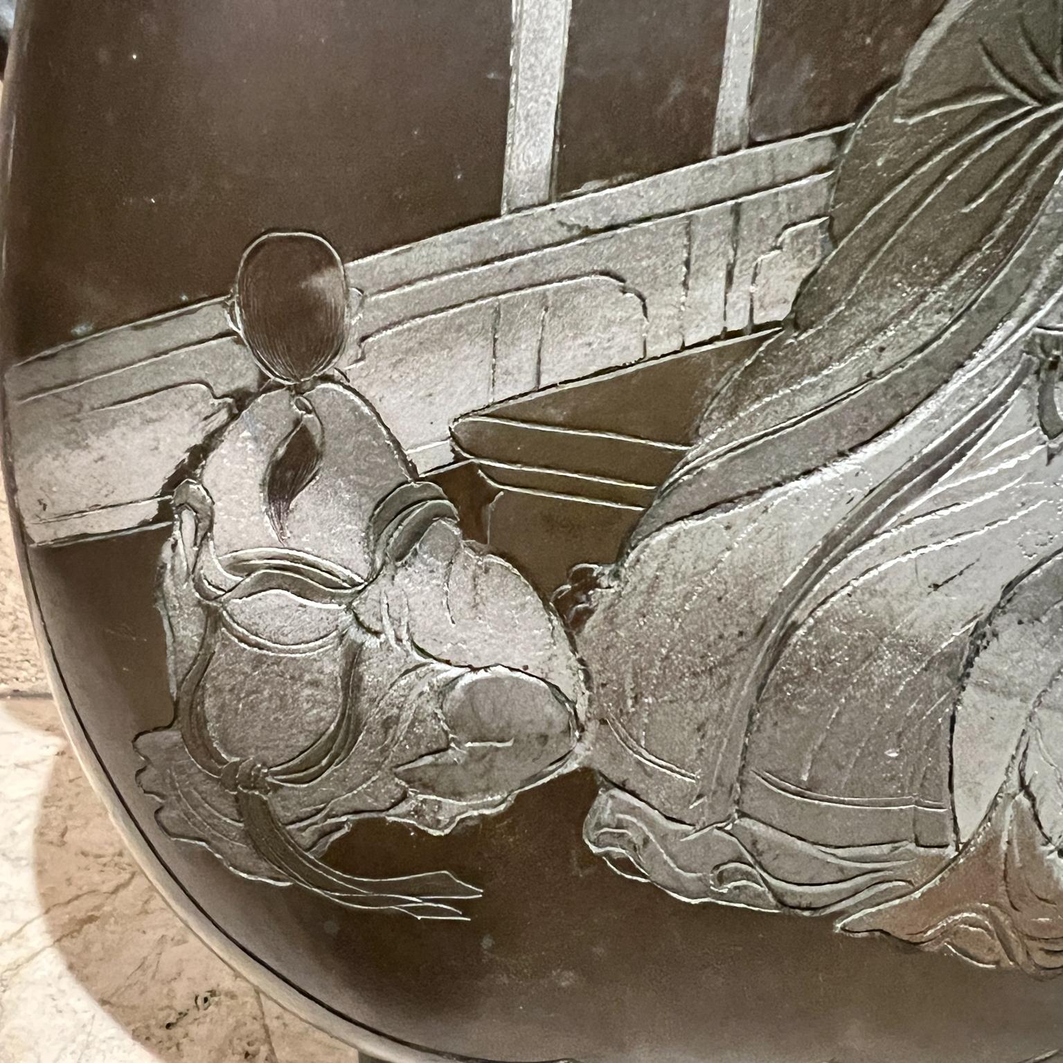 Bronzo Vaso asiatico figurato in bronzo Arte bifacciale in vendita