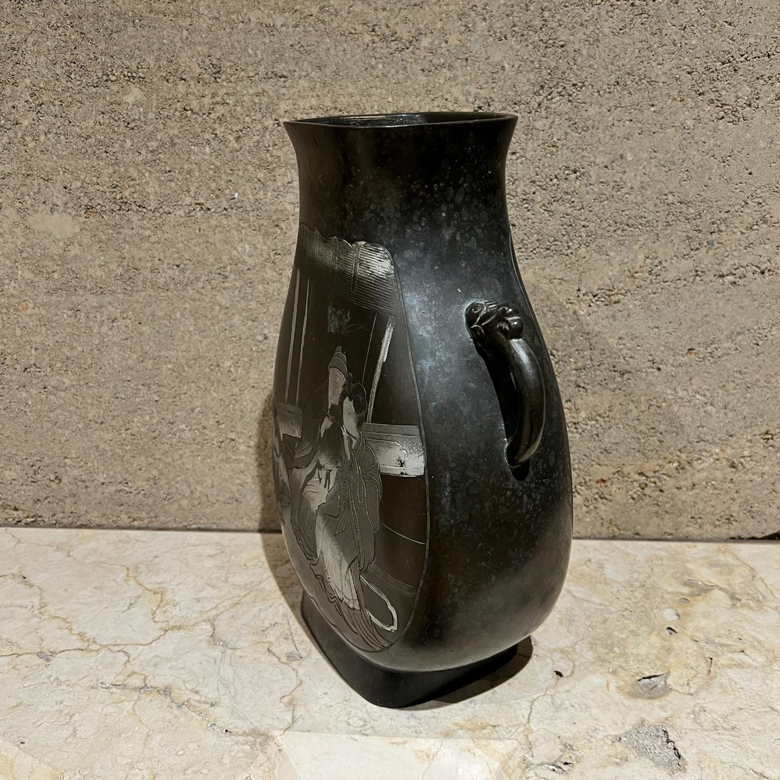 Vaso asiatico figurato in bronzo Arte bifacciale in vendita 1