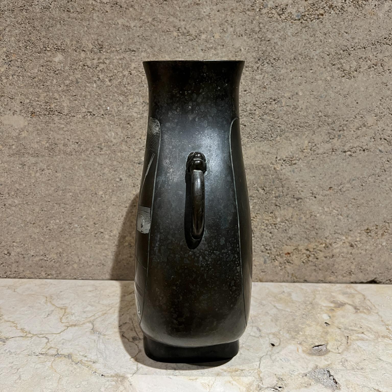 Vaso asiatico figurato in bronzo Arte bifacciale in vendita 2