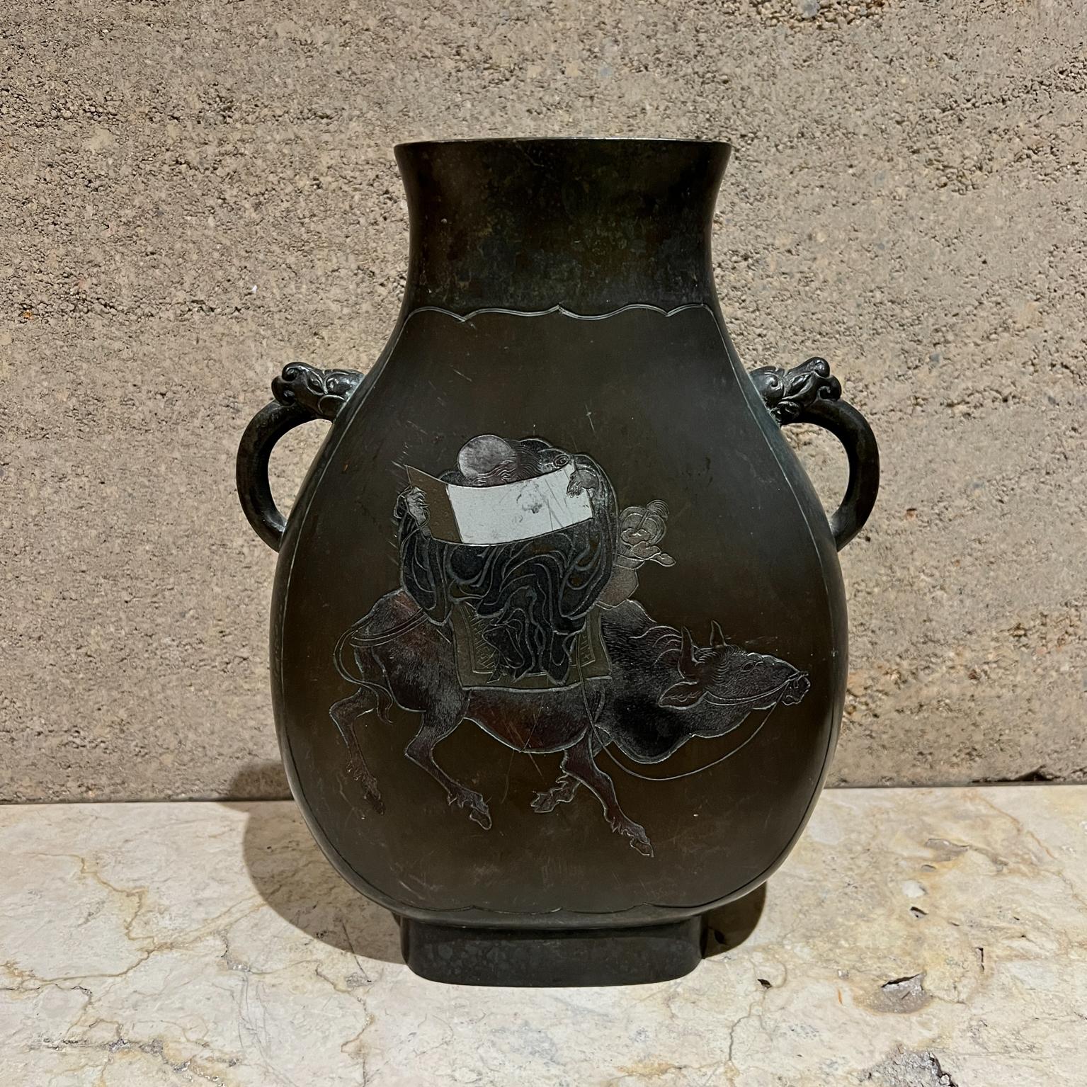 Vaso asiatico figurato in bronzo Arte bifacciale in vendita 3