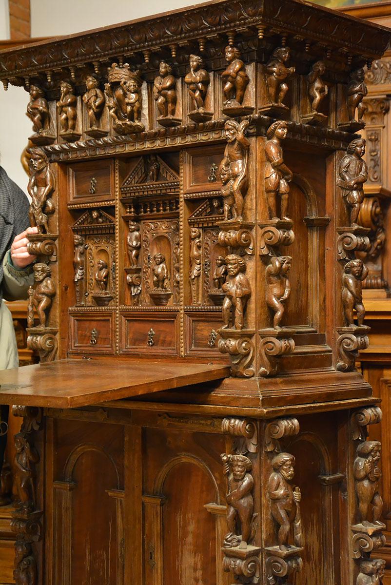 Figural Desk with an Extension, 18th / 19th Century For Sale 5