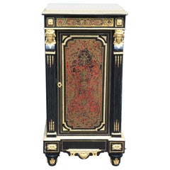 Table de nuit figurative Dor'e en bronze et laiton incrusté de marbre avec plateau en ébène style Boulle