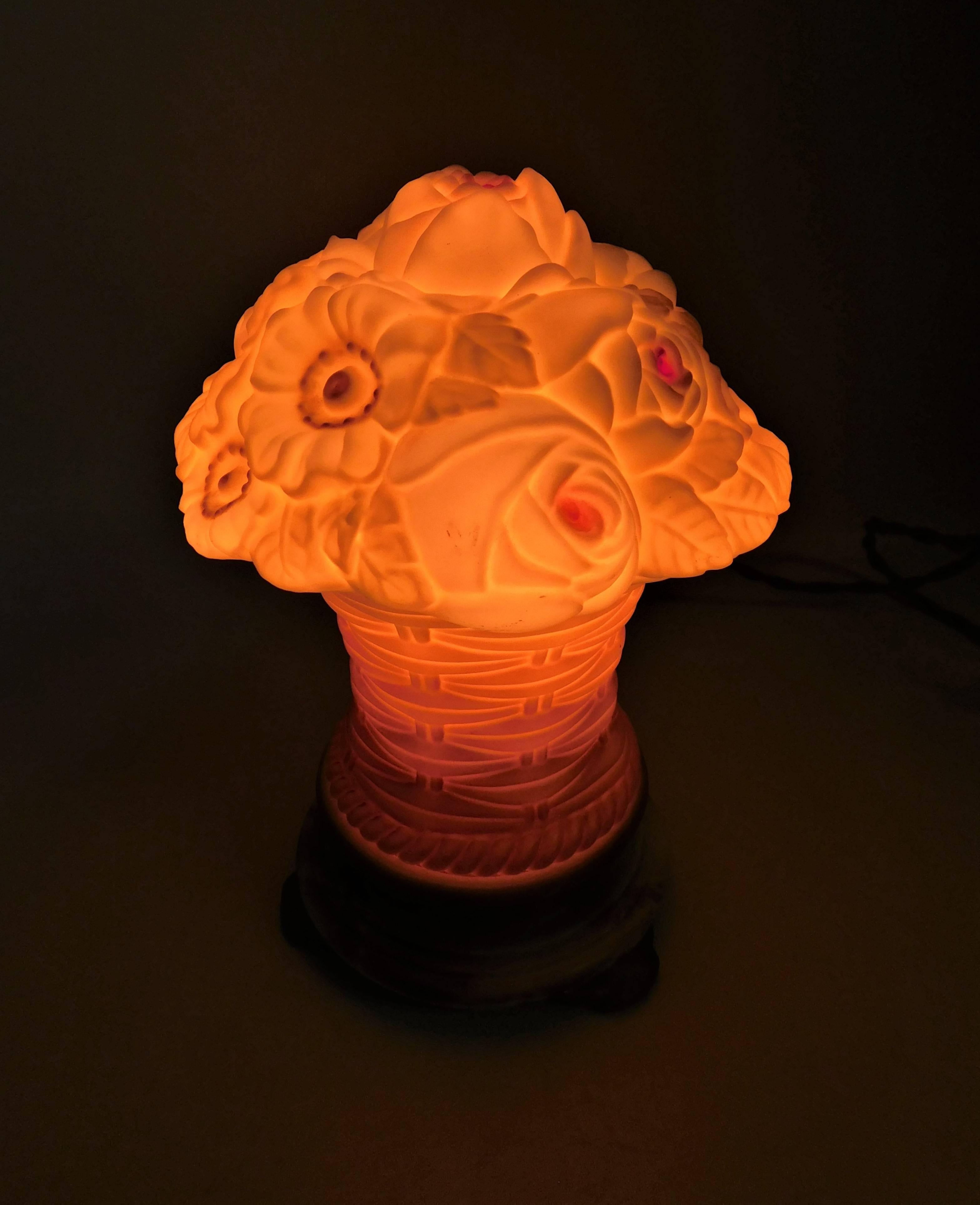 Lampe de table Art déco tchèque Bon état - En vente à Hamilton, Ontario