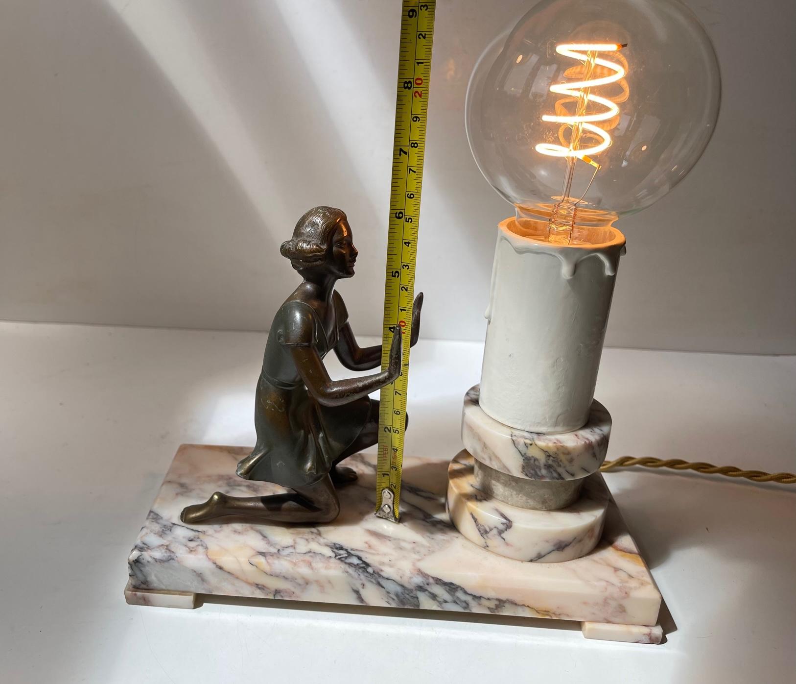 Lampe de table Art déco française figurative en bronze et marbre, années 1930 en vente 3