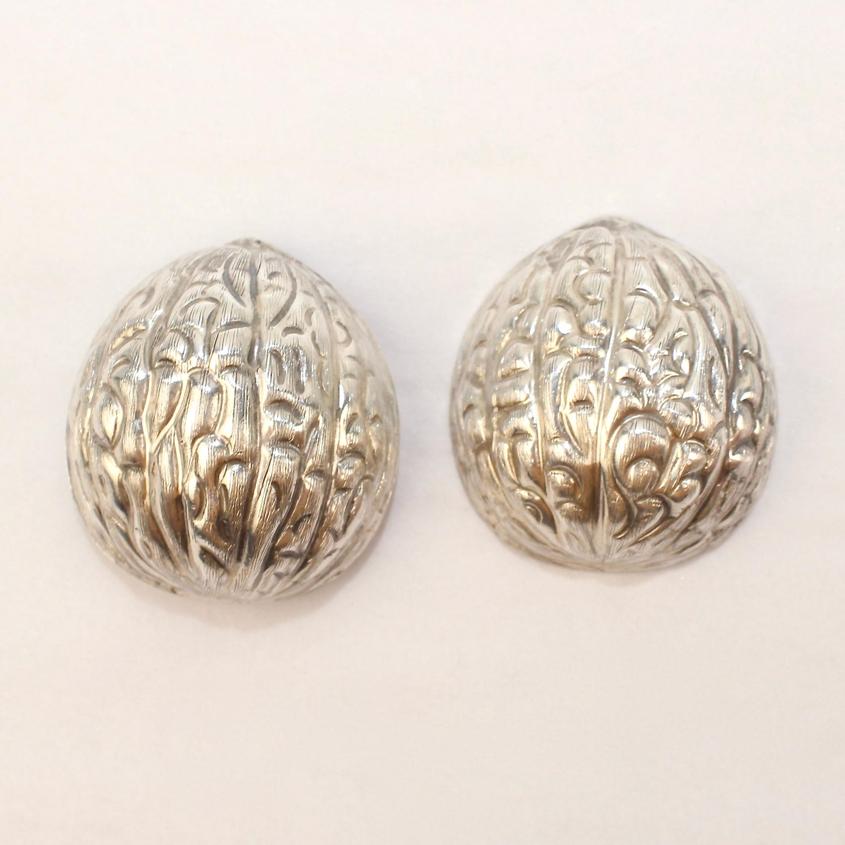 Figurale mexikanische Pillendose aus Sterlingsilber und Nussbaumholz aus der Sammlung Mario Buatta 6