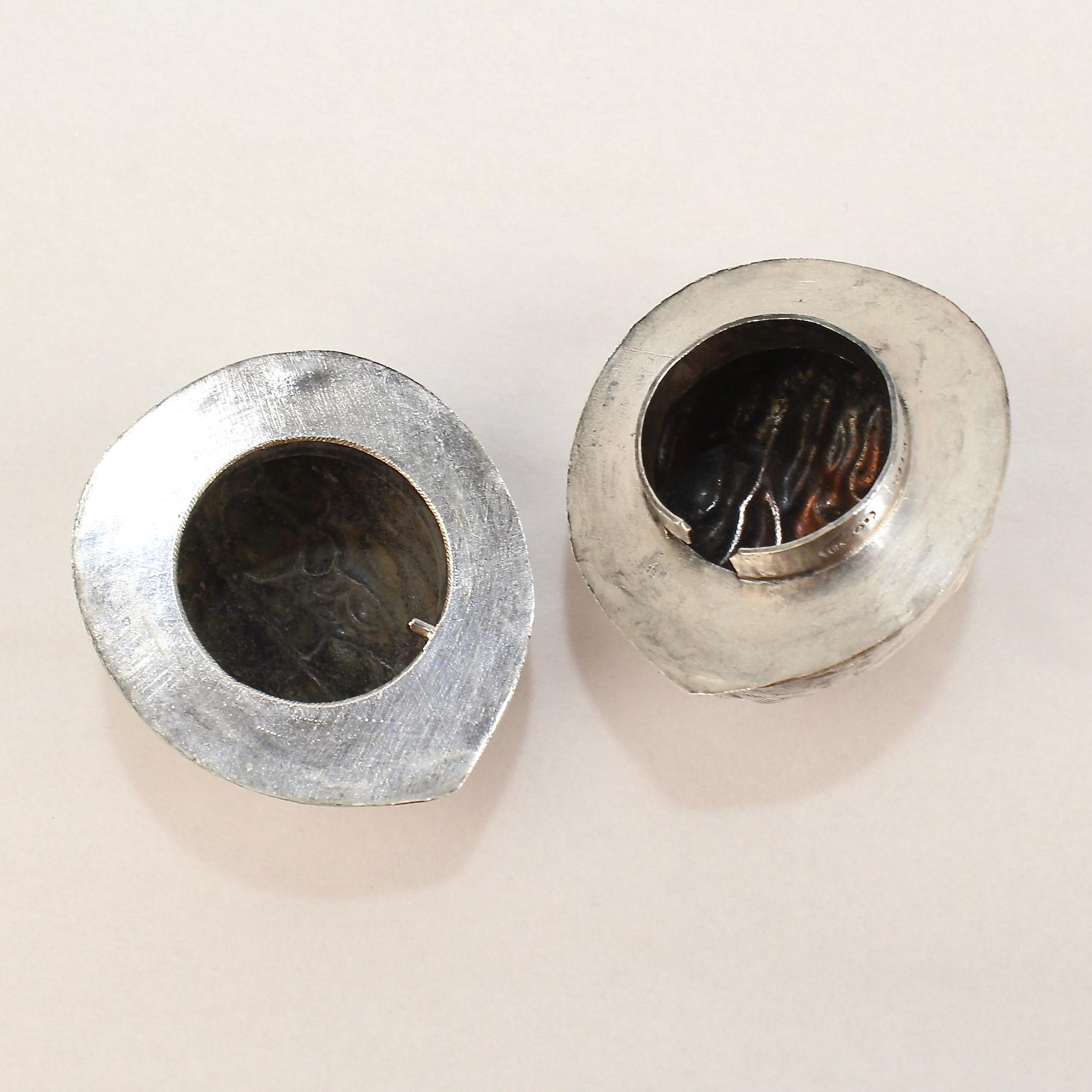 Figurale mexikanische Pillendose aus Sterlingsilber und Nussbaumholz aus der Sammlung Mario Buatta 2