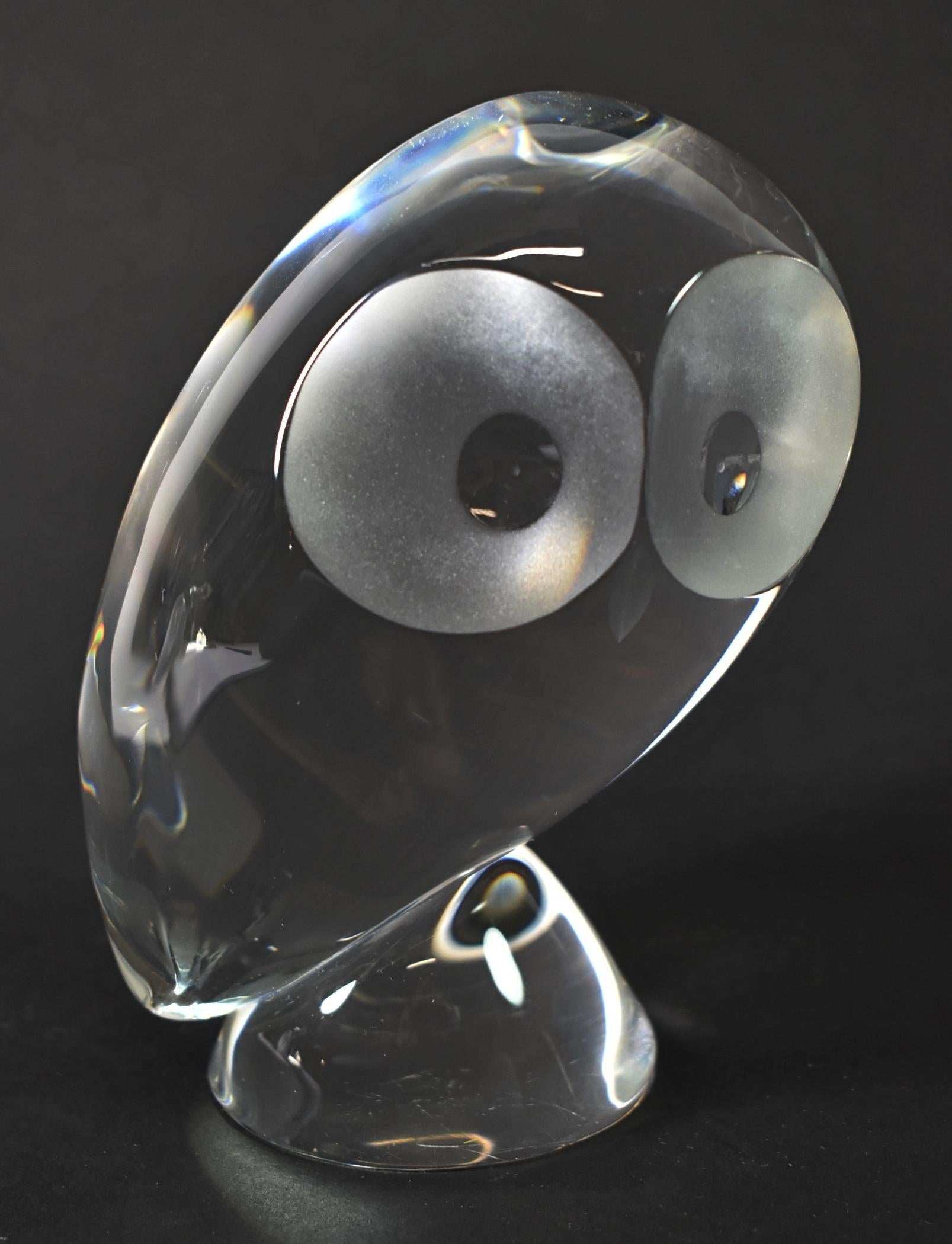 Figural owl sculpture by Donald Pollard for Steuben, Signed. circa 20th century, designed by Donald Pollard in 1955. Steuben Glass Crystal #8065. Great condition, very nice no chips, cracks or repairs. A light few scratches on the bottom. No box