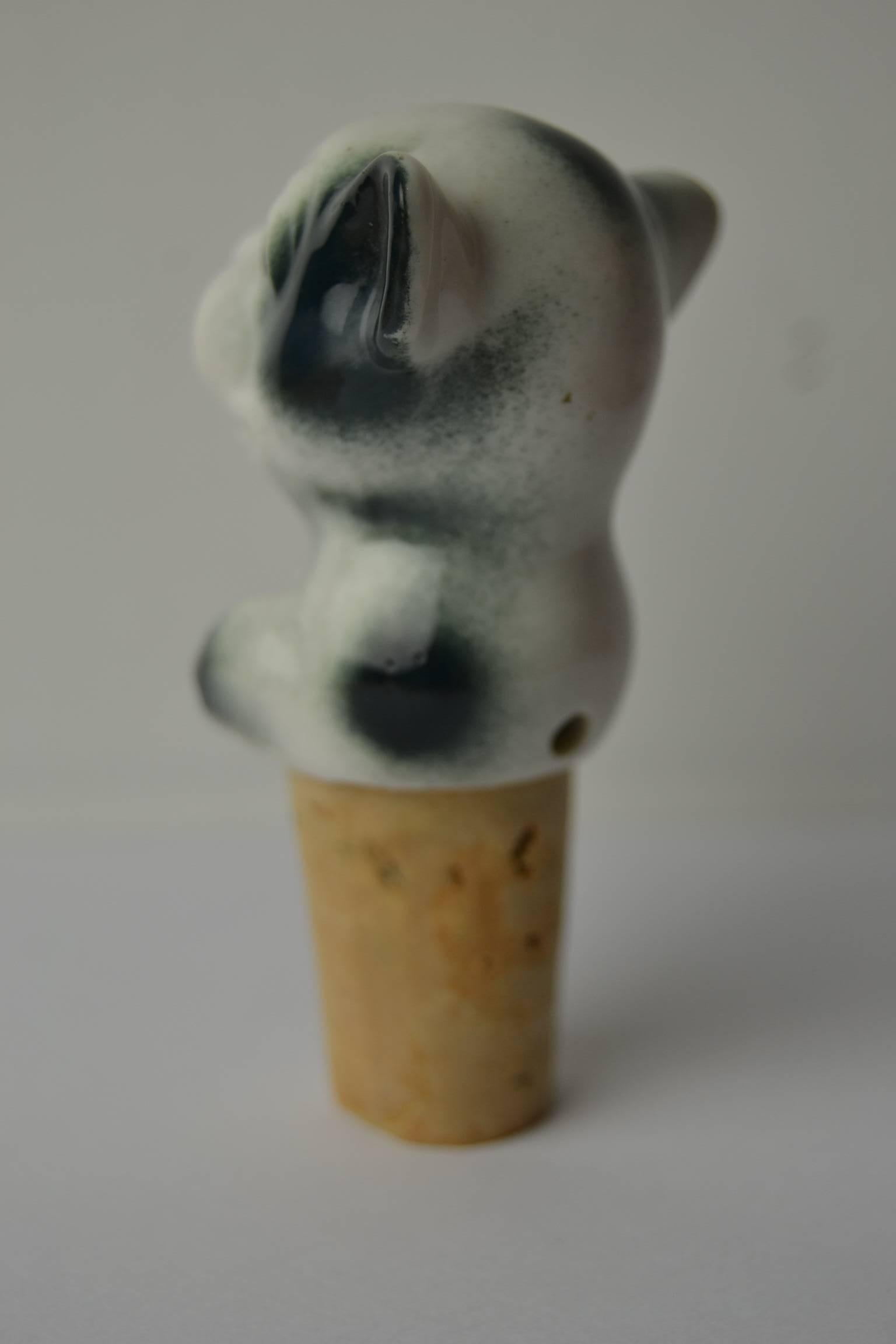 British Figural Porcelain Bottle Stopper with Bonzo the Caricature Dog For Sale