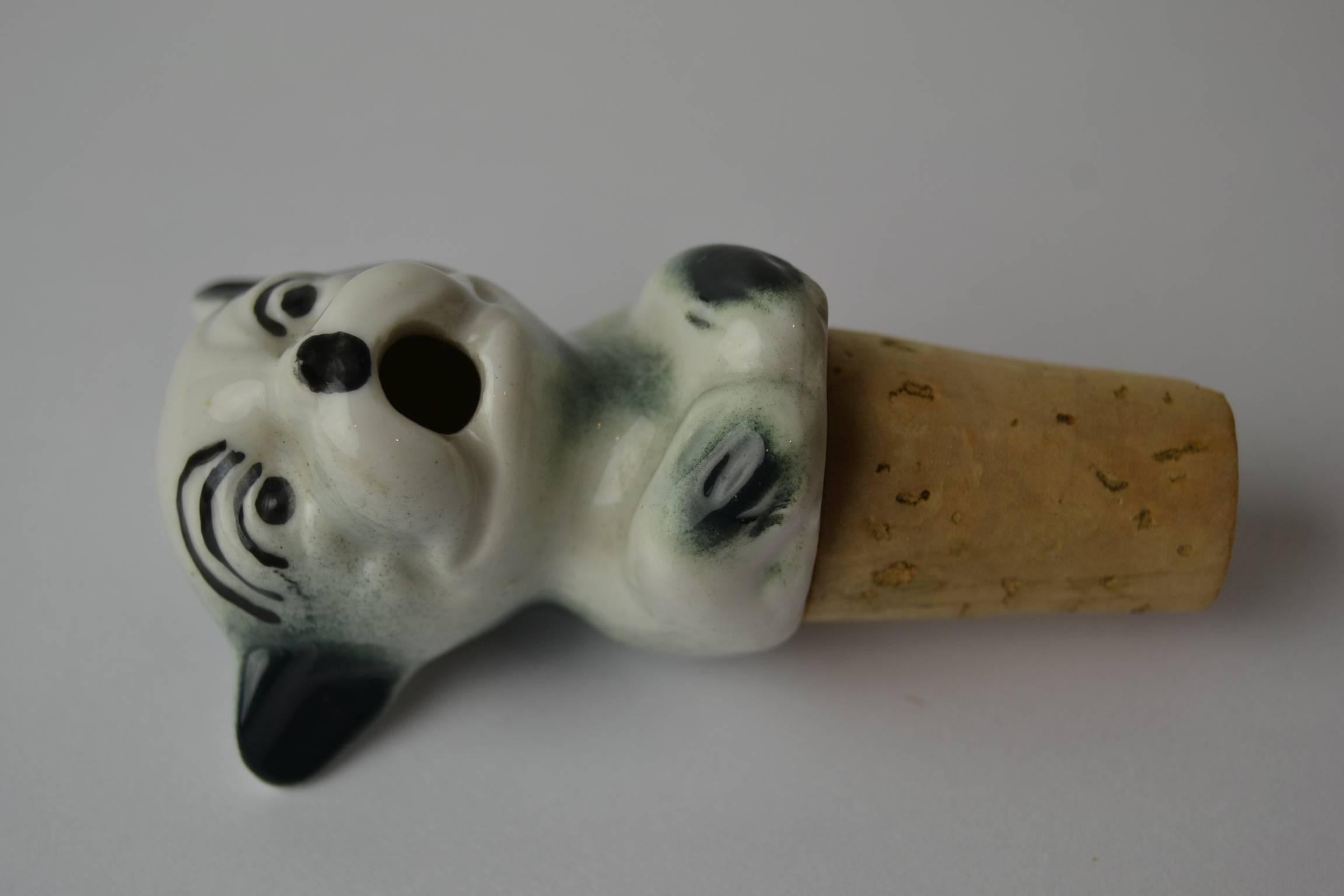 Figural Porcelain Bottle Stopper with Bonzo the Caricature Dog In Good Condition For Sale In Antwerp, BE