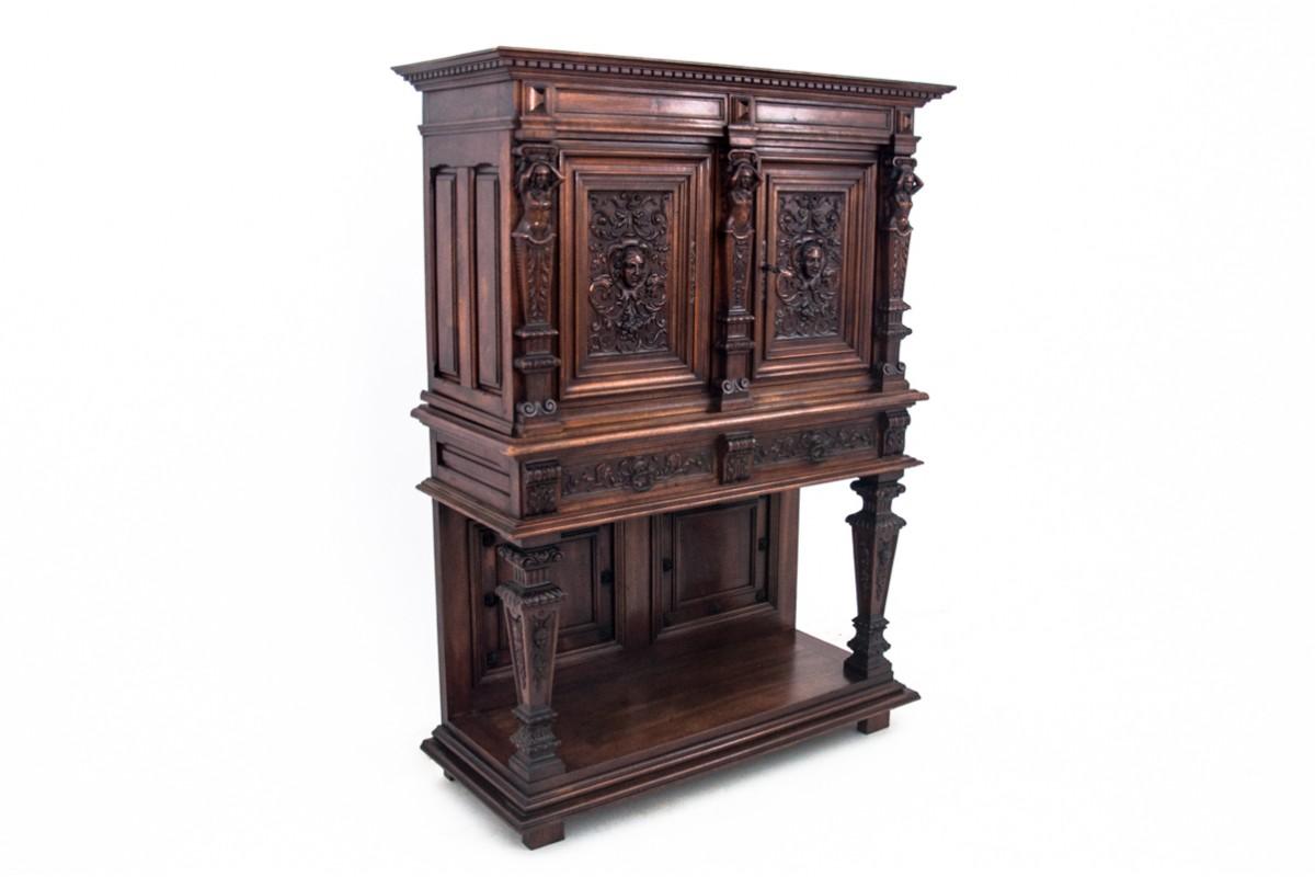 Armoire figurative de la Renaissance, France, vers 1870.

Très bon état.

Bois : noyer

dimensions : largeur 131 cm x hauteur 175 cm x profondeur 52 cm
