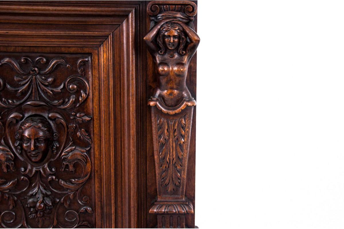 Noyer Armoire figurative de la Renaissance, France, vers 1870. en vente