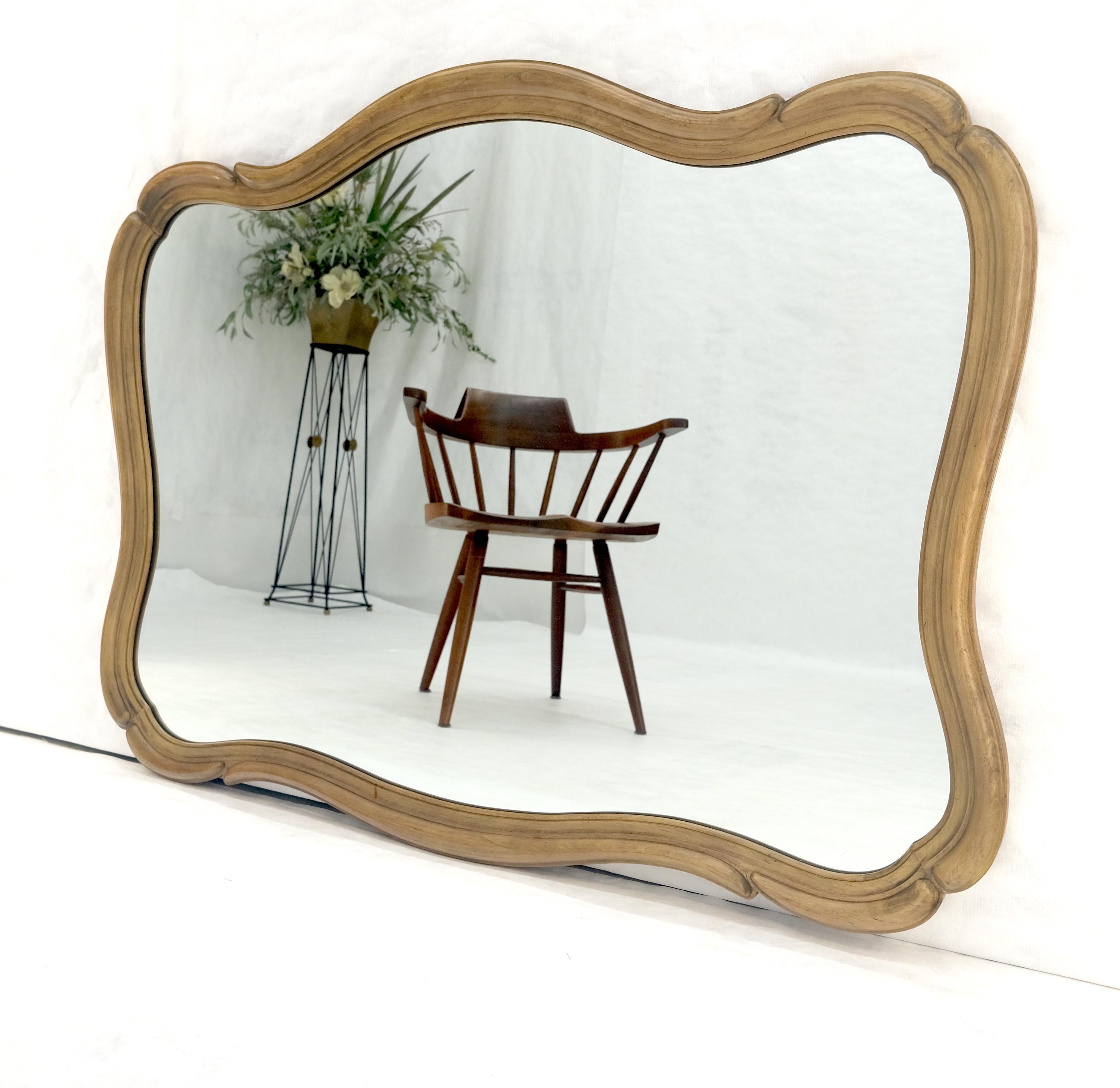 Espejo de pared moderno de mediados de siglo de estilo figurado plateado Menta 