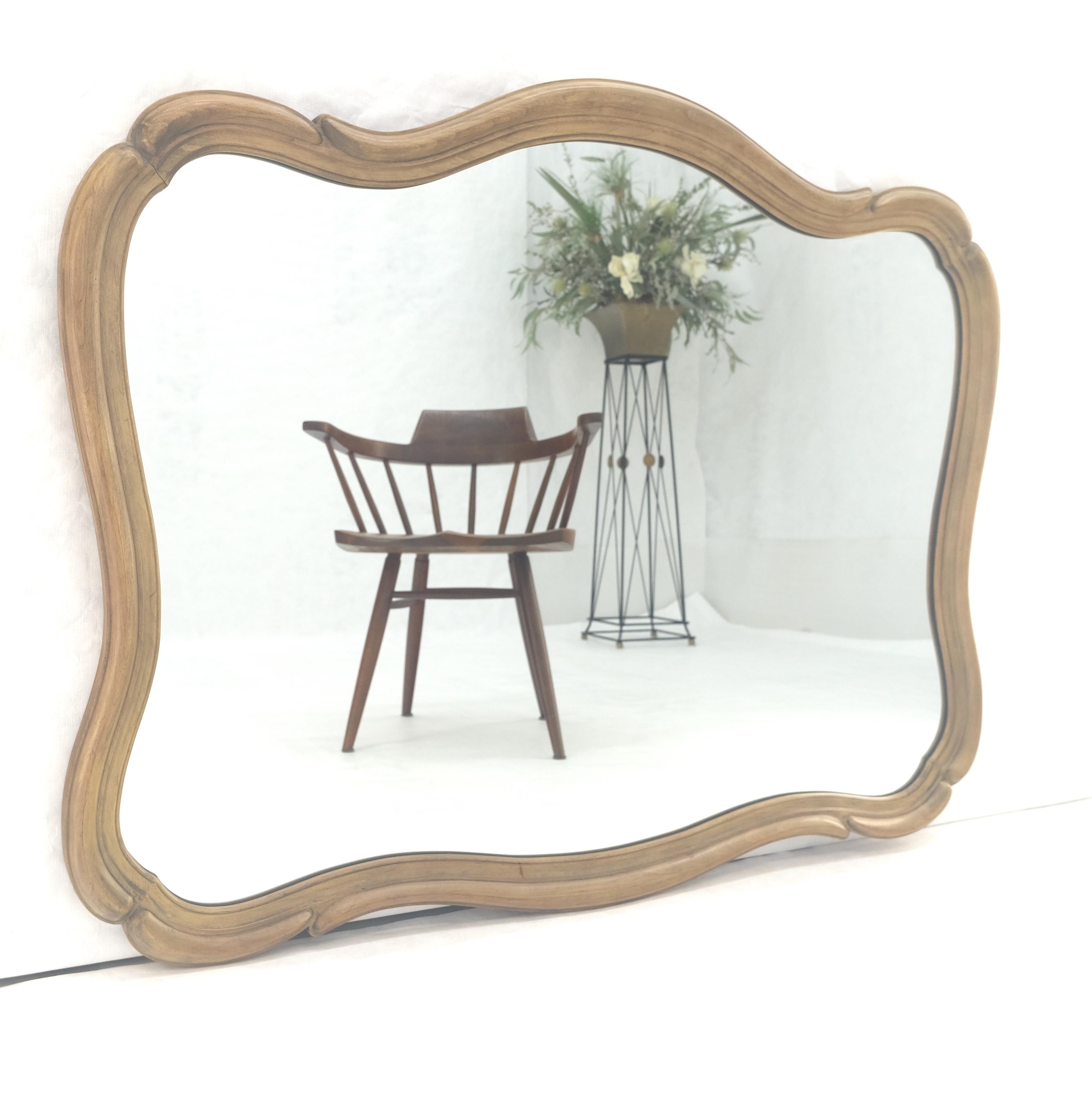 Espejo de pared moderno de mediados de siglo de estilo figurado plateado Menta siglo XX en venta