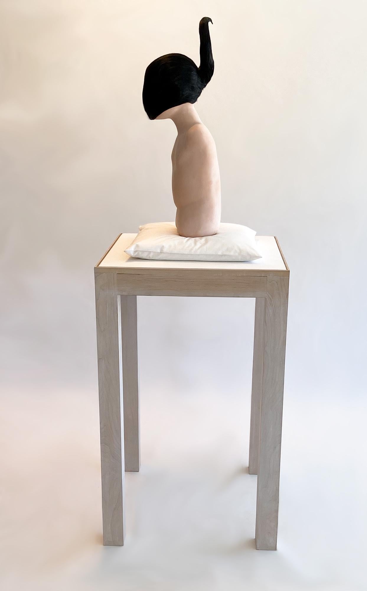 Surrealistische Skulptur „Mädchen 3“ von Edward Lipski, Postmoderne Skulptur, UK, 2002 (21. Jahrhundert und zeitgenössisch) im Angebot