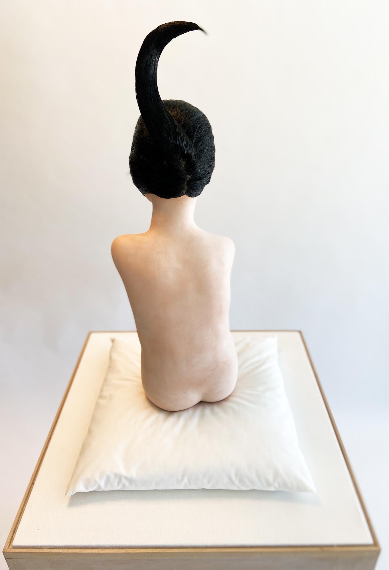 Surrealistische Skulptur „Mädchen 3“ von Edward Lipski, Postmoderne Skulptur, UK, 2002 im Angebot 1