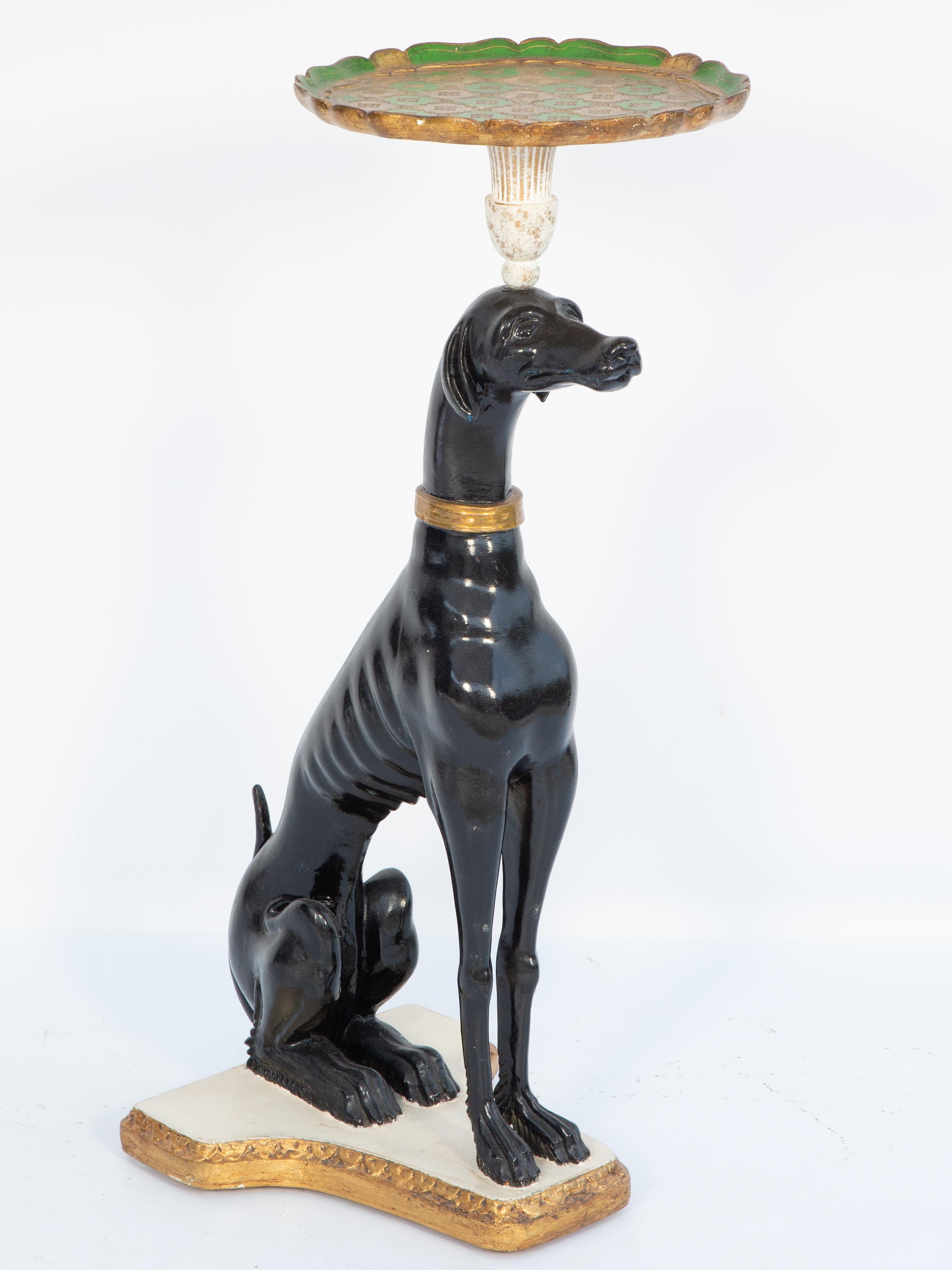 Tableau figuratif d'un whippet italien en laque noire équilibrant un plateau Florentine en vente 1