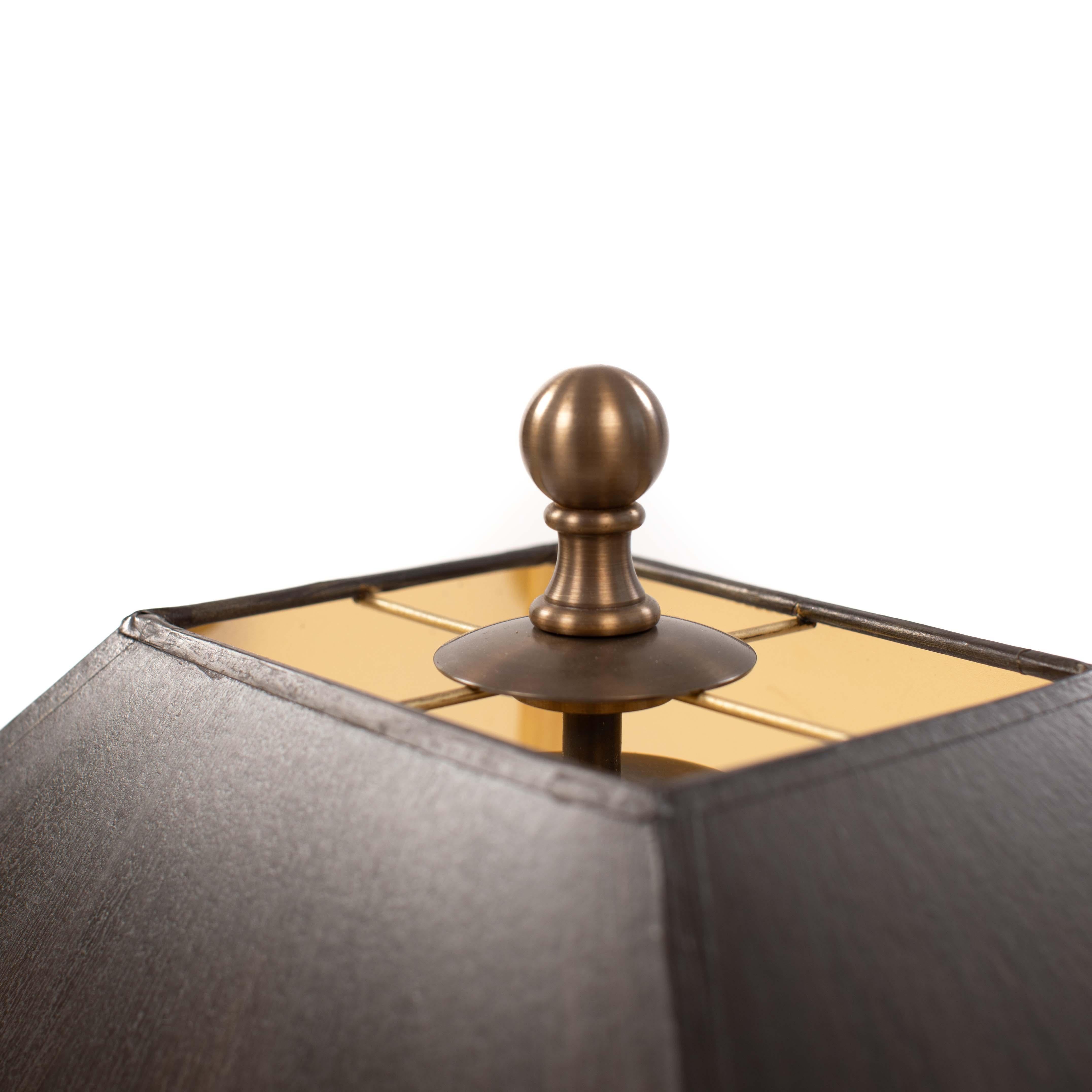Figural Terracotta Table Lamp of a Sitting Priest with Brown Shade, Mexico 1930s en venta 5