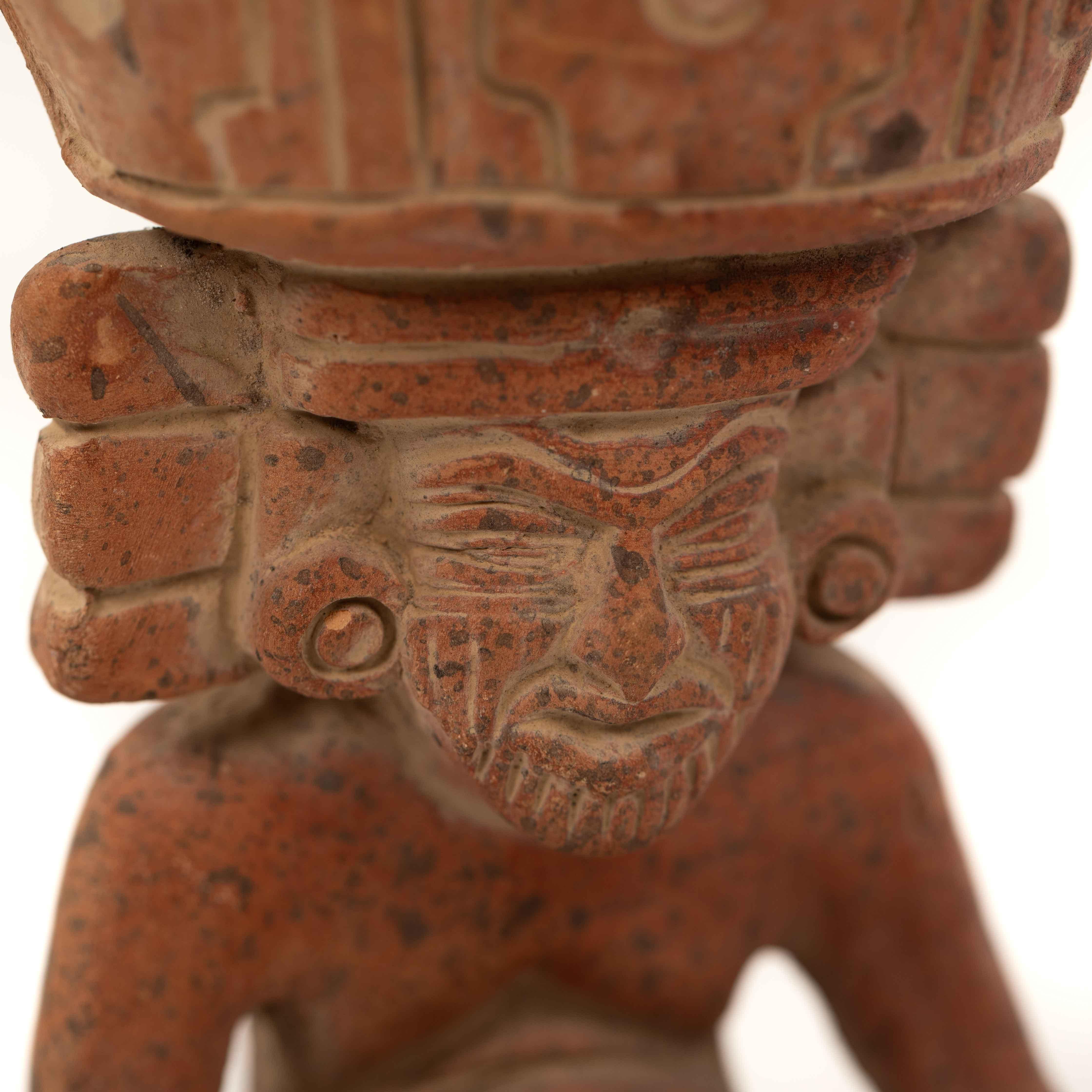 Figural Terracotta Table Lamp of a Sitting Priest with Brown Shade, Mexico 1930s en venta 10
