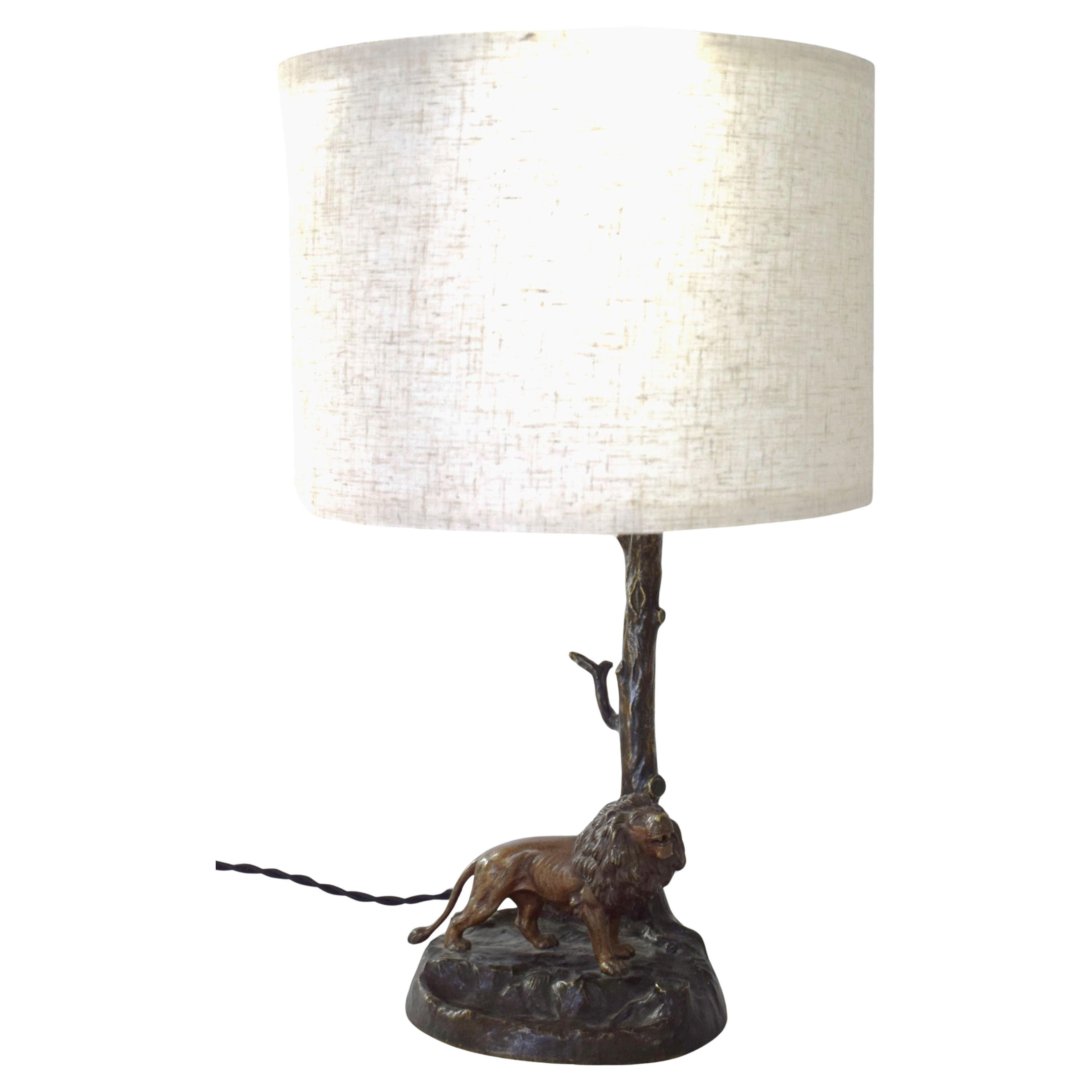 Figurale Jugendstil Tischlampe Wiener Bronze mit Löwen