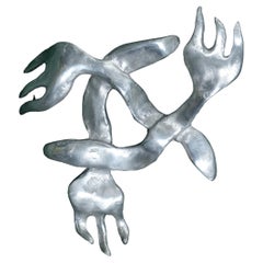 Figurative abstrakte Wandskulptur oder Schnalle aus glänzendem Aluminiumguss