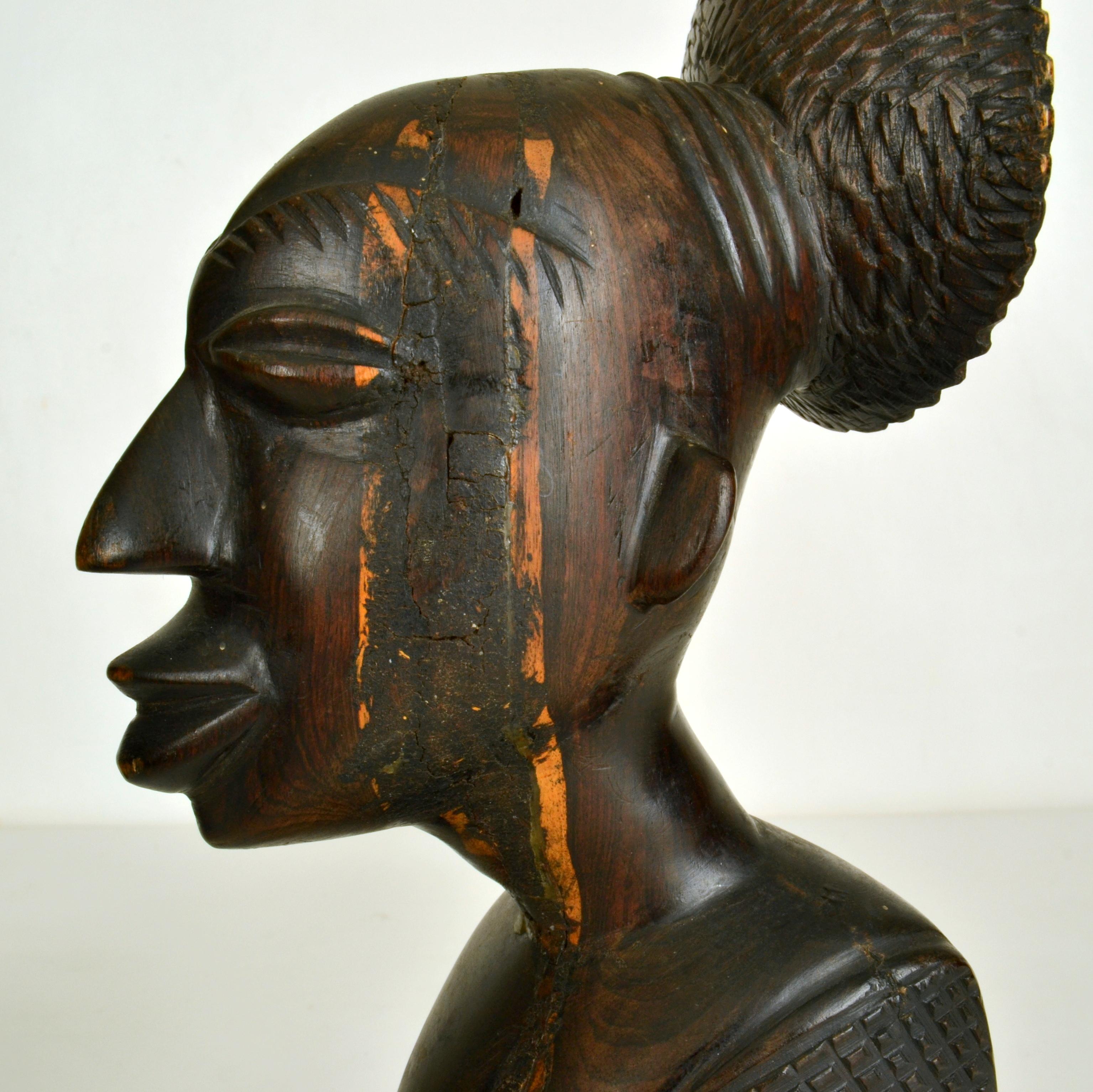 Pair of Figurative African Bookends Carved in Hardwood For Sale 1