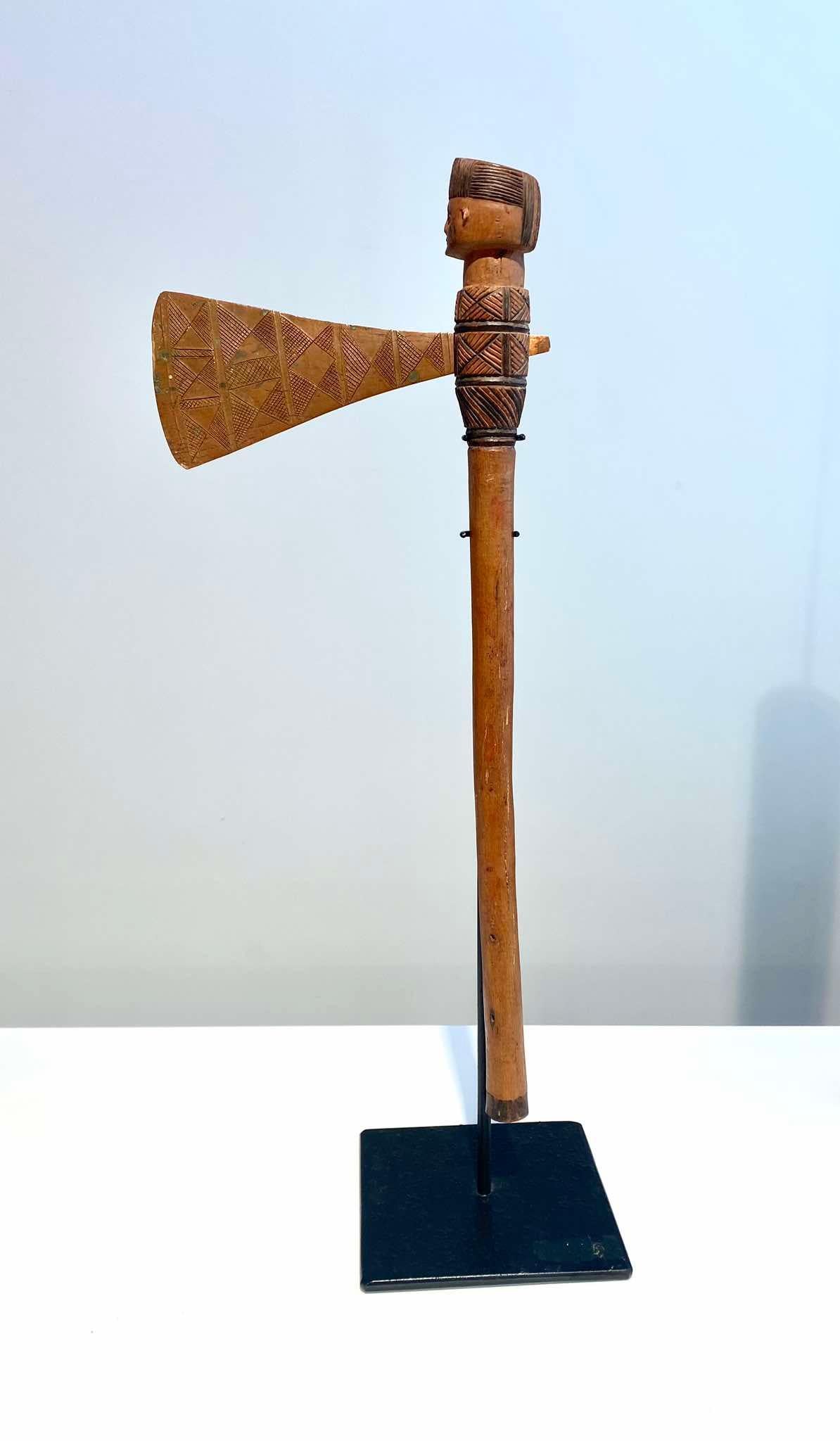 Ascia figurativa della tribù Tshokwe / Chokwe / Lwena DR Congo Inizio 20° Angola in vendita 5