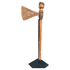 Hacha figurativa de la tribu tshokwe / chokwe / lwena RD del Congo Principios del siglo XX Angola