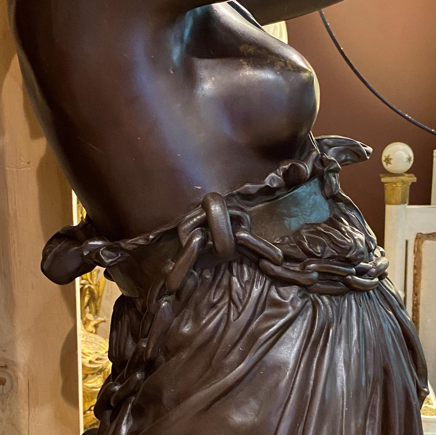 Orientalische figurative Bronze-Torchiere in Lebensgröße im Angebot 3