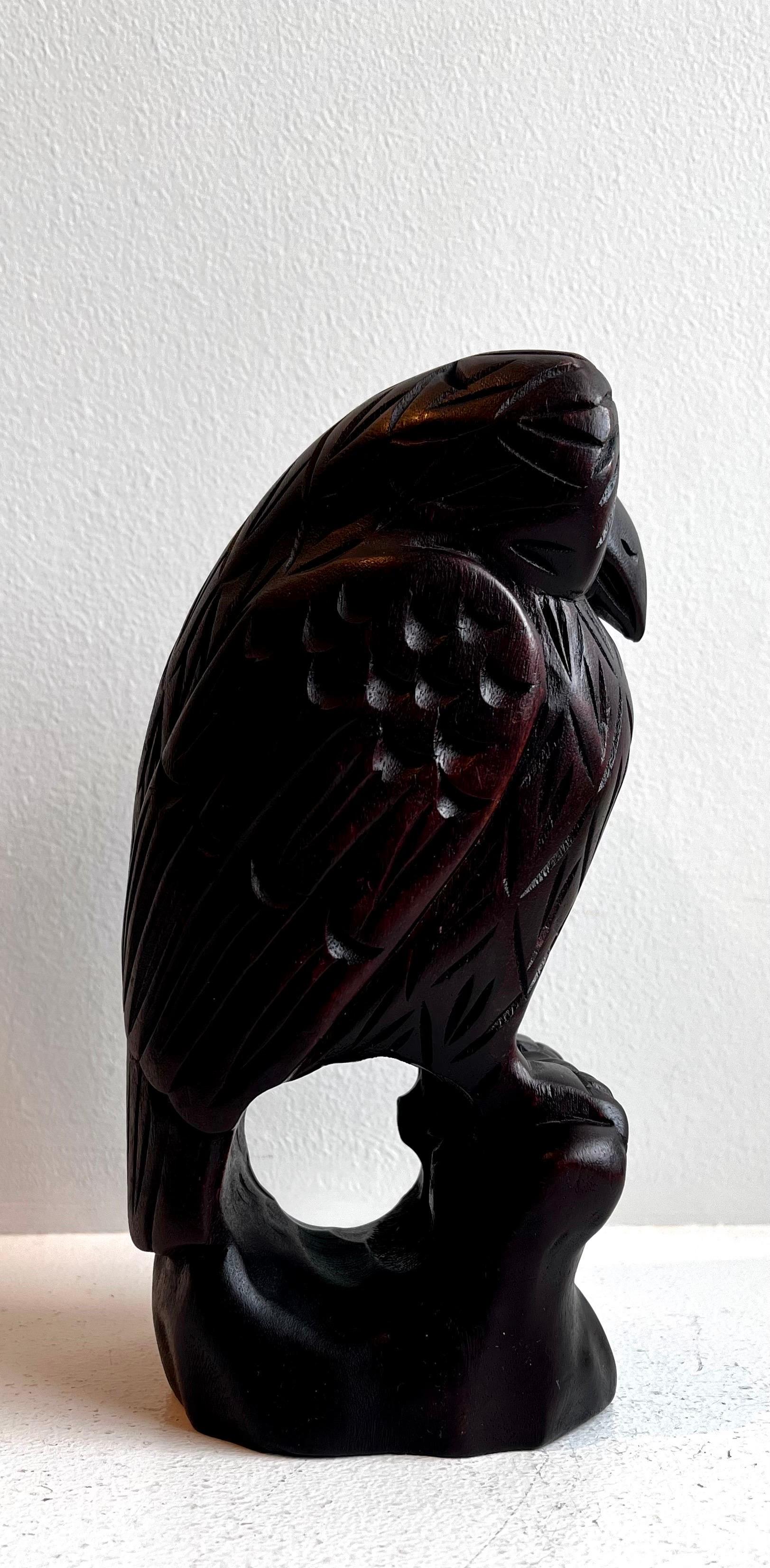 Escultura figurativa de búho de madera tallada, Artista desconocido en Bueno estado para la venta en Philadelphia, PA