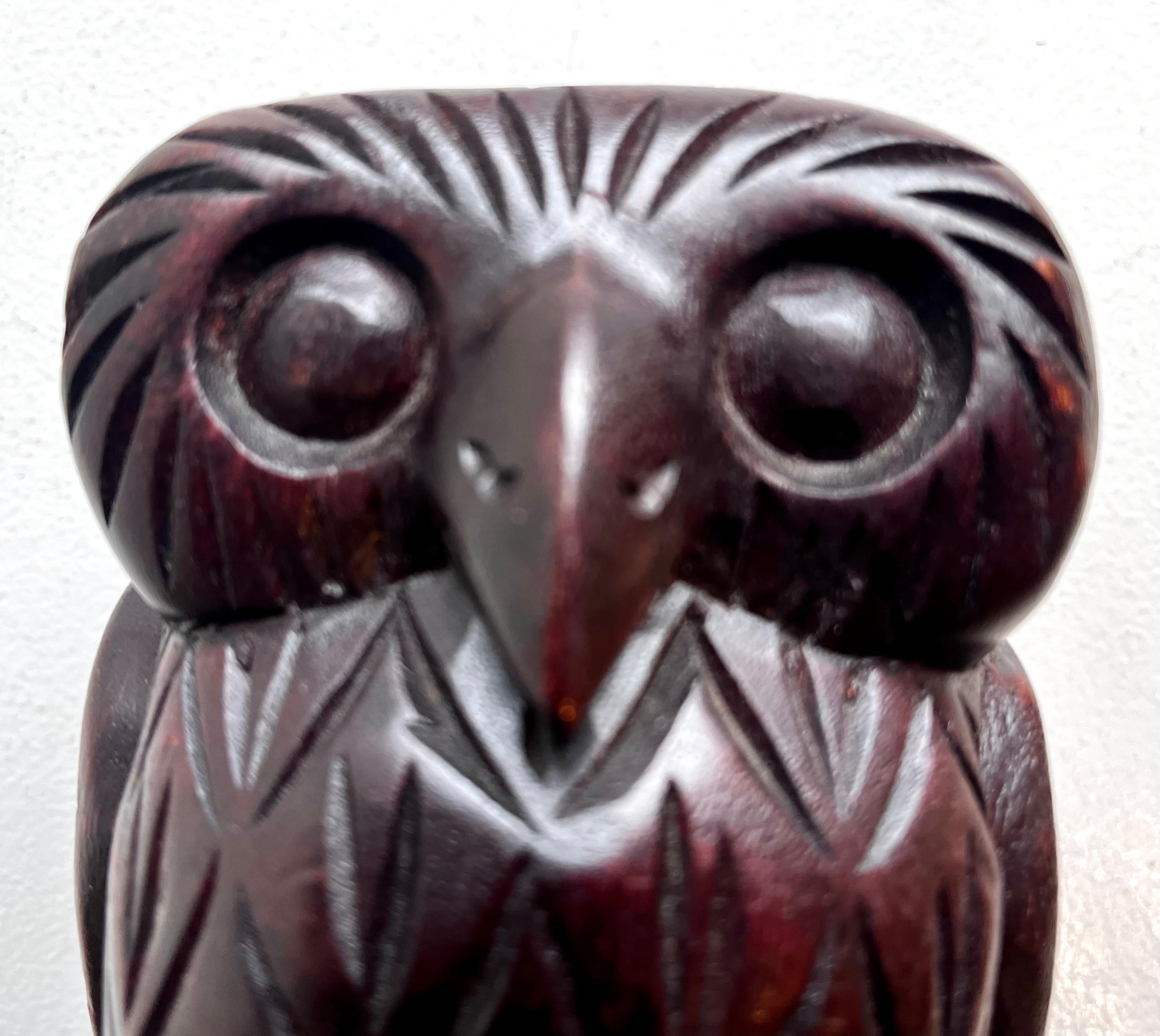 Escultura figurativa de búho de madera tallada, Artista desconocido Madera blanda en venta