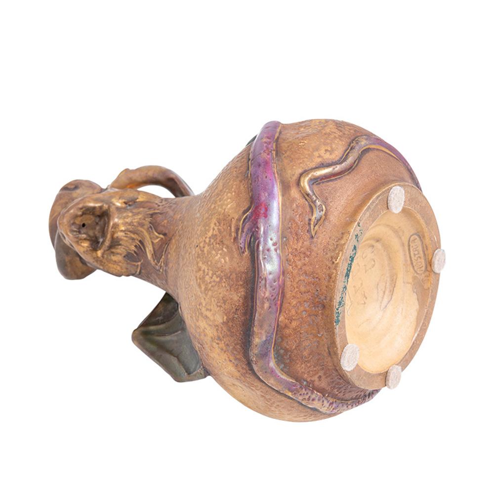 Figurative Keramikvase Drache Amphora Bohemia Jugendstil um 1901 Braun-Grün (Glasiert) im Angebot